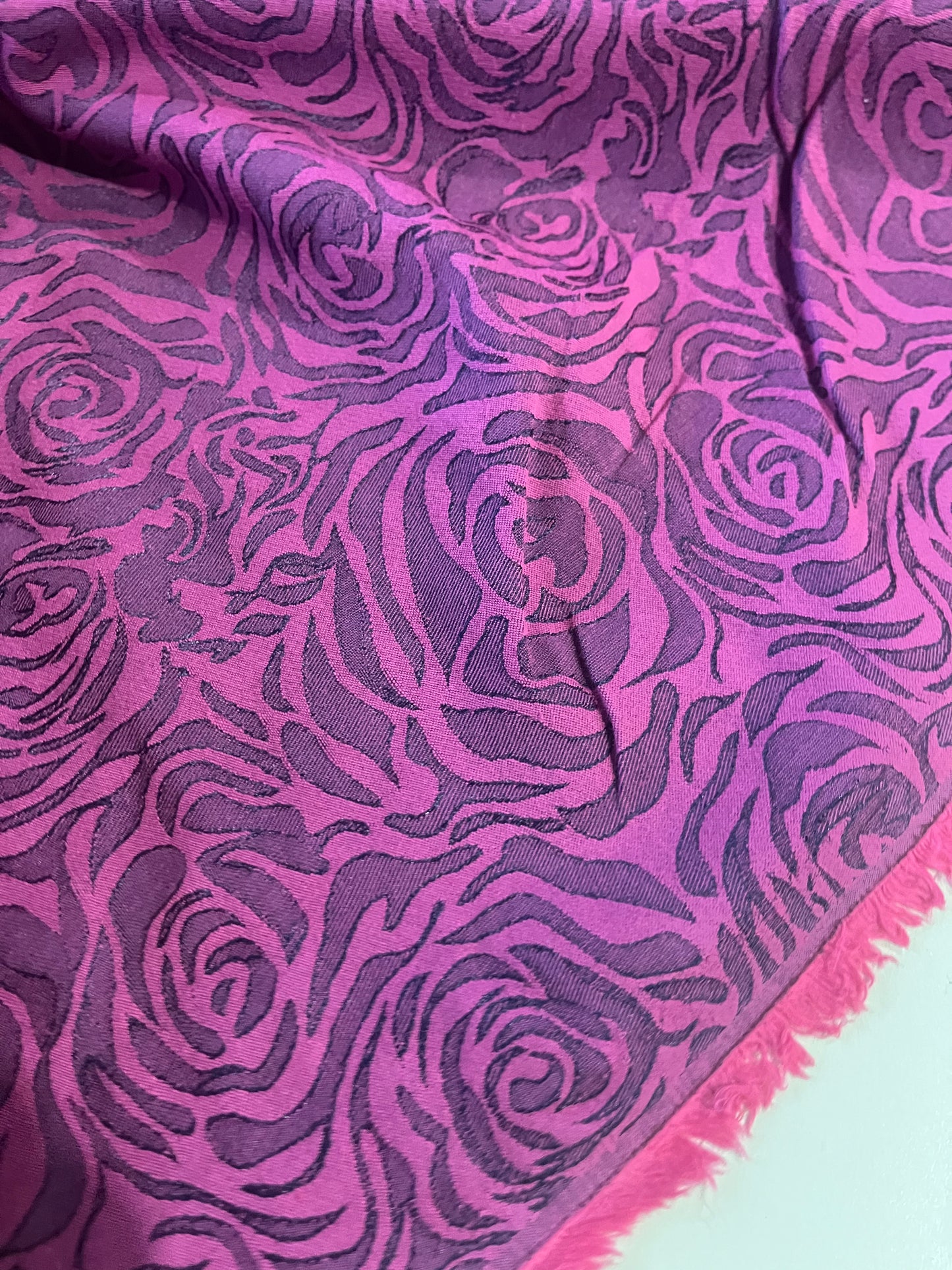 GASPARD 006 cotton stretch jacquard fuchsia roses