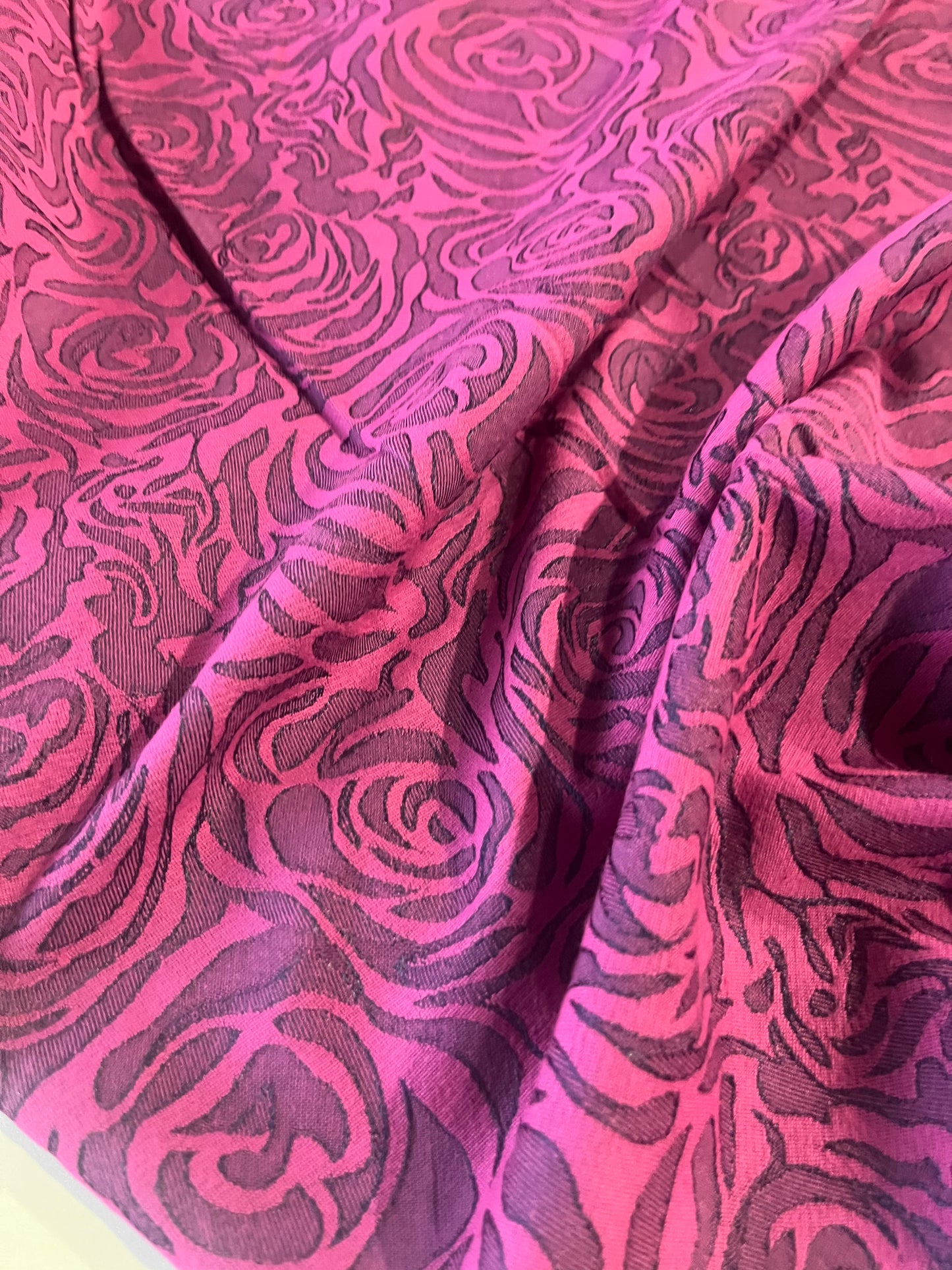 GASPARD 006 cotton stretch jacquard fuchsia roses