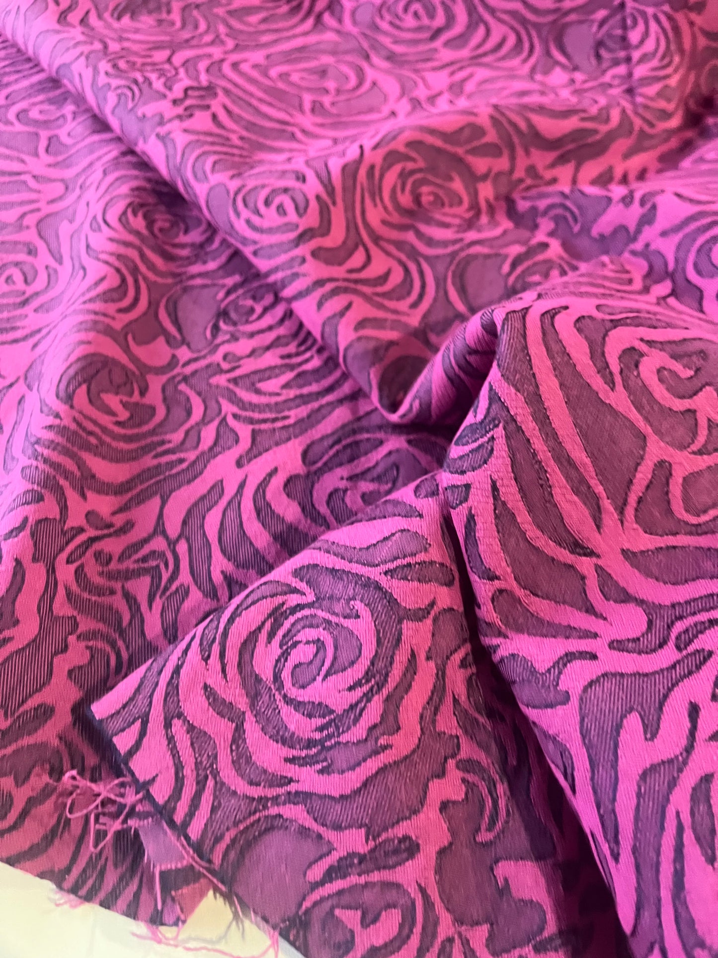 GASPARD 006 cotton stretch jacquard fuchsia roses