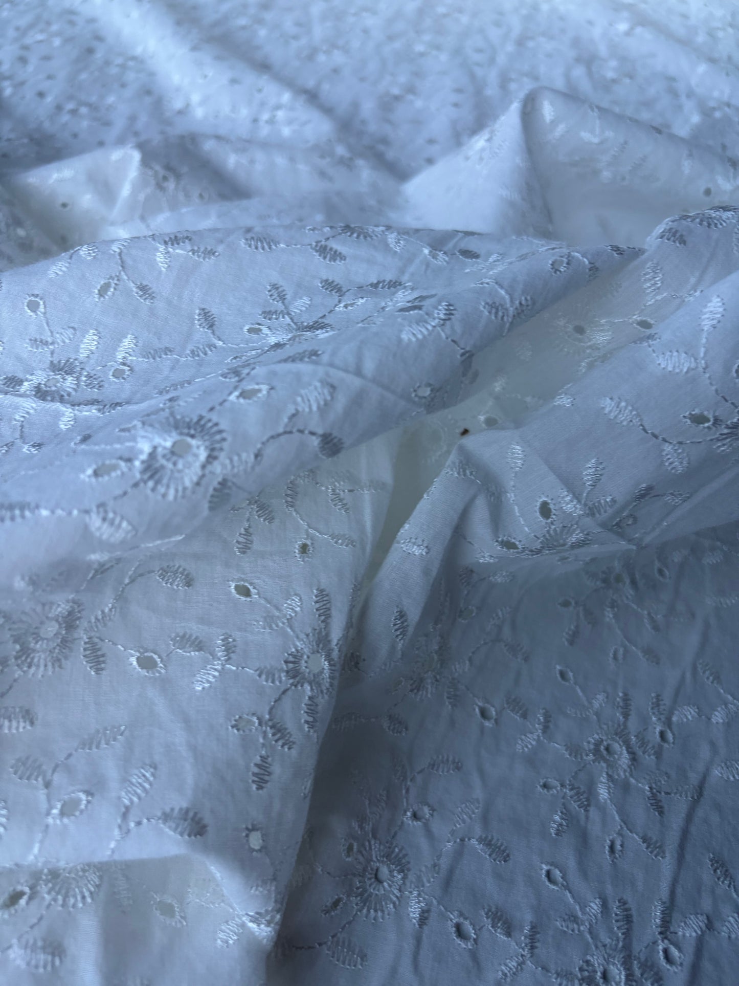 MARGE 012 broderie Anglaise white
