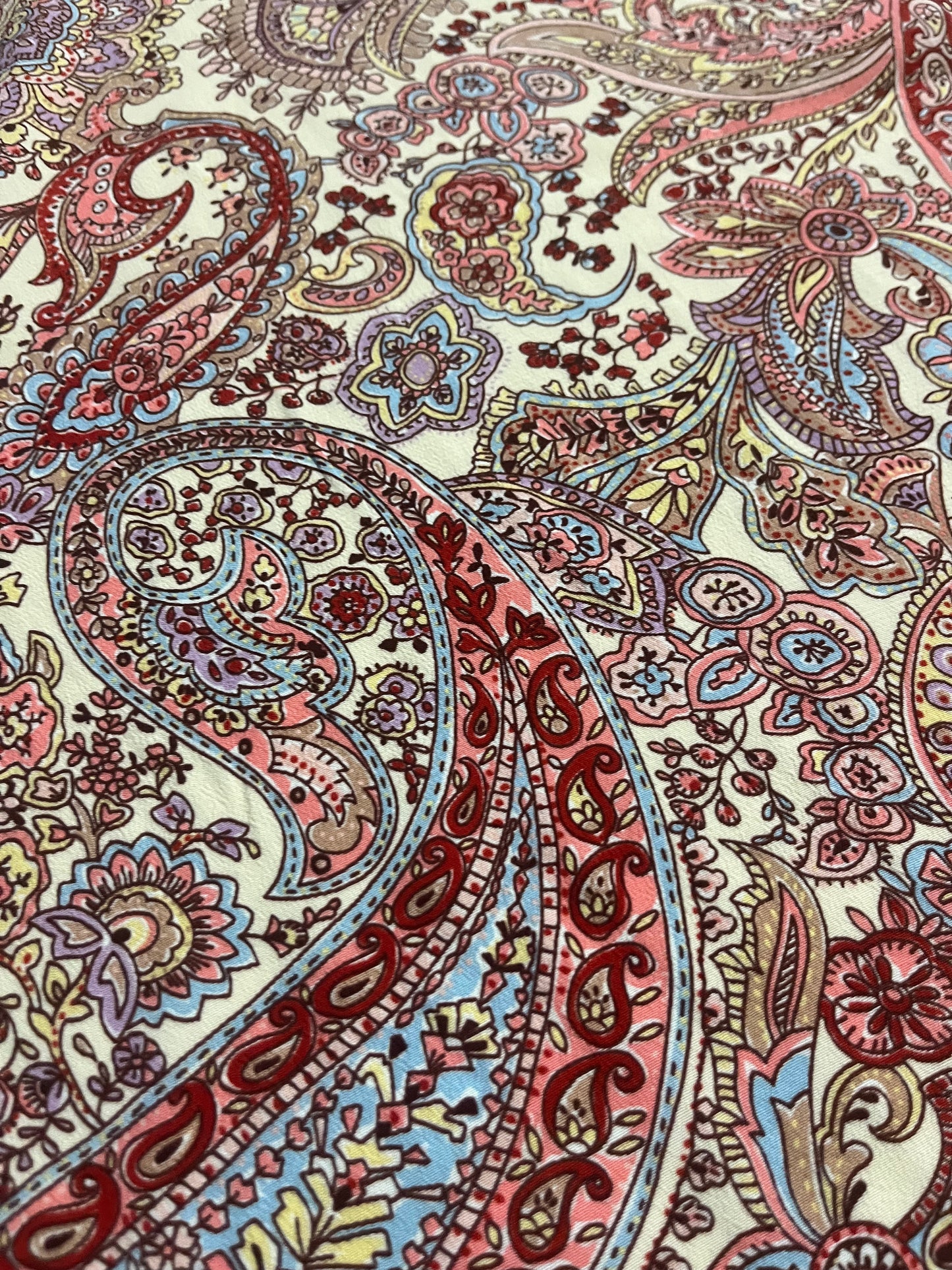 GASPARD 010 viscose crêpe cashemere design