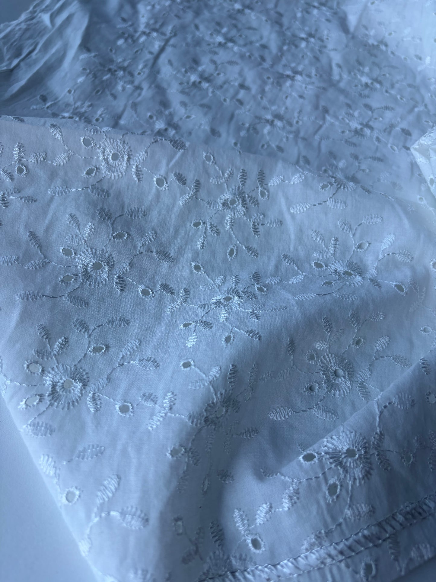 MARGE 012 broderie Anglaise white