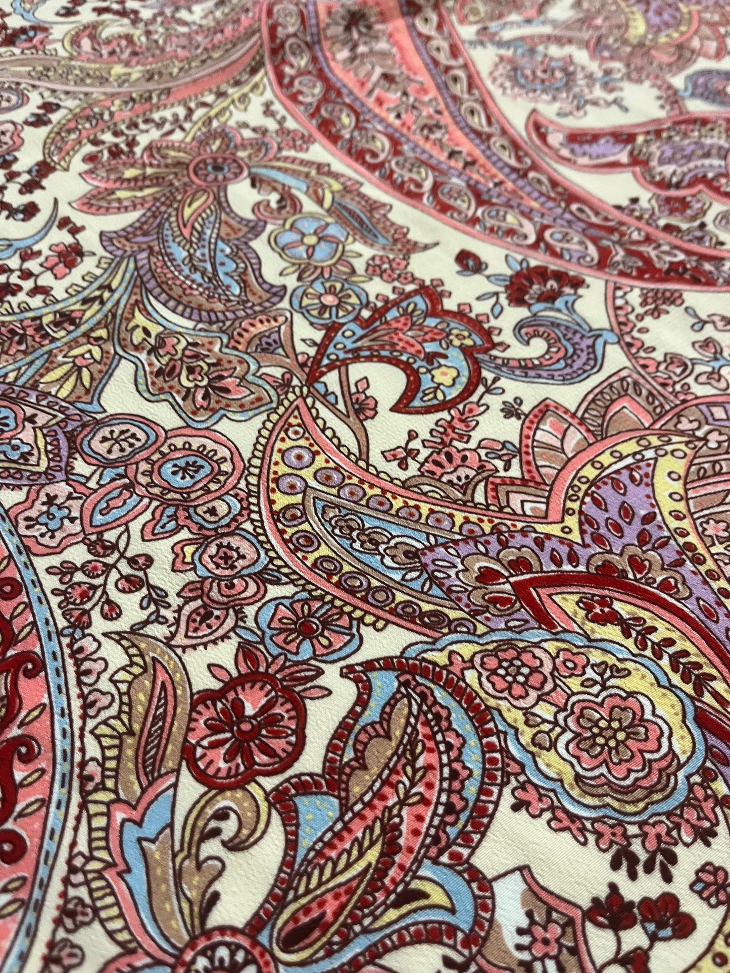 GASPARD 010 viscose crêpe cashemere design