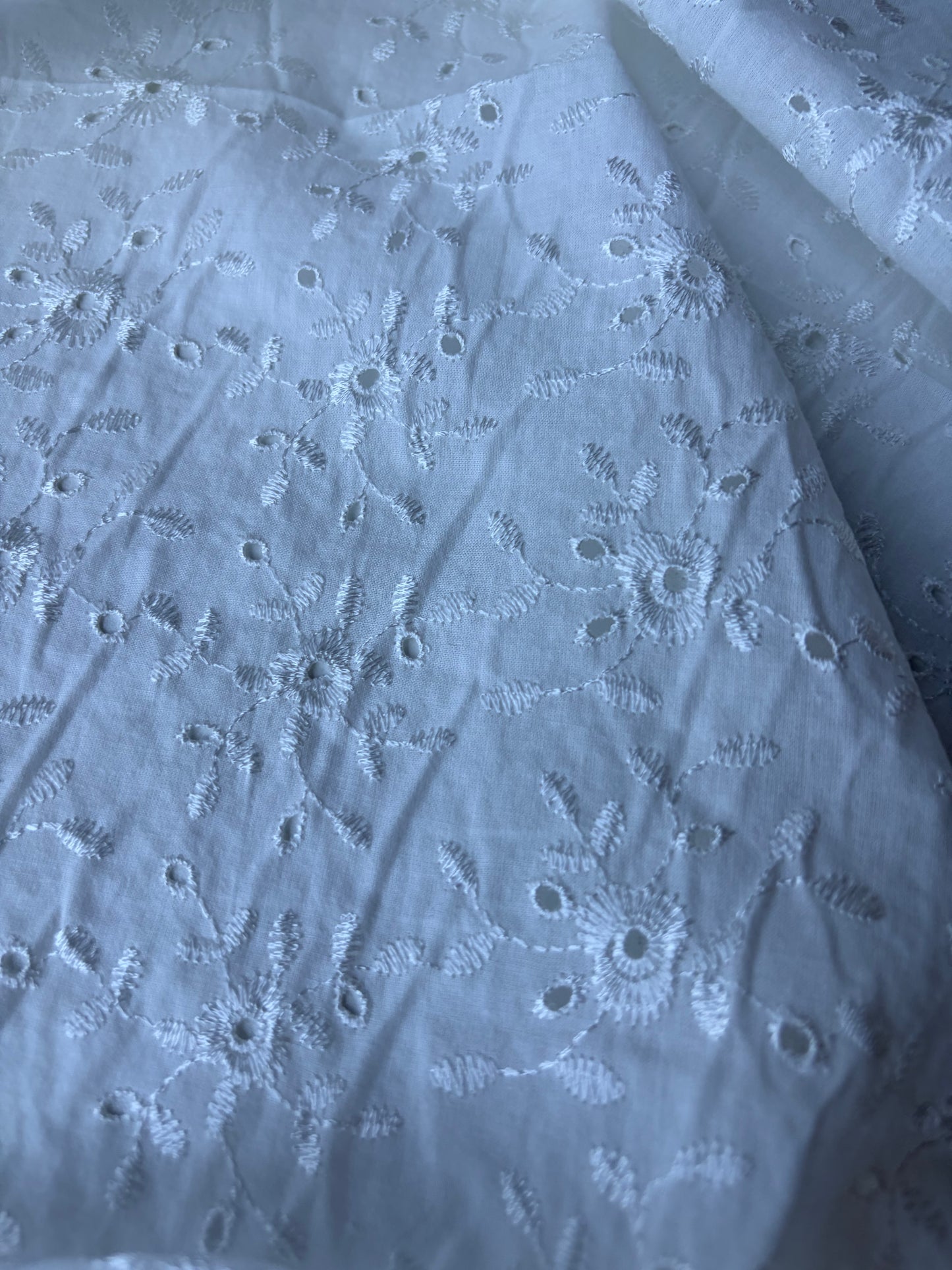 MARGE 012 broderie Anglaise white