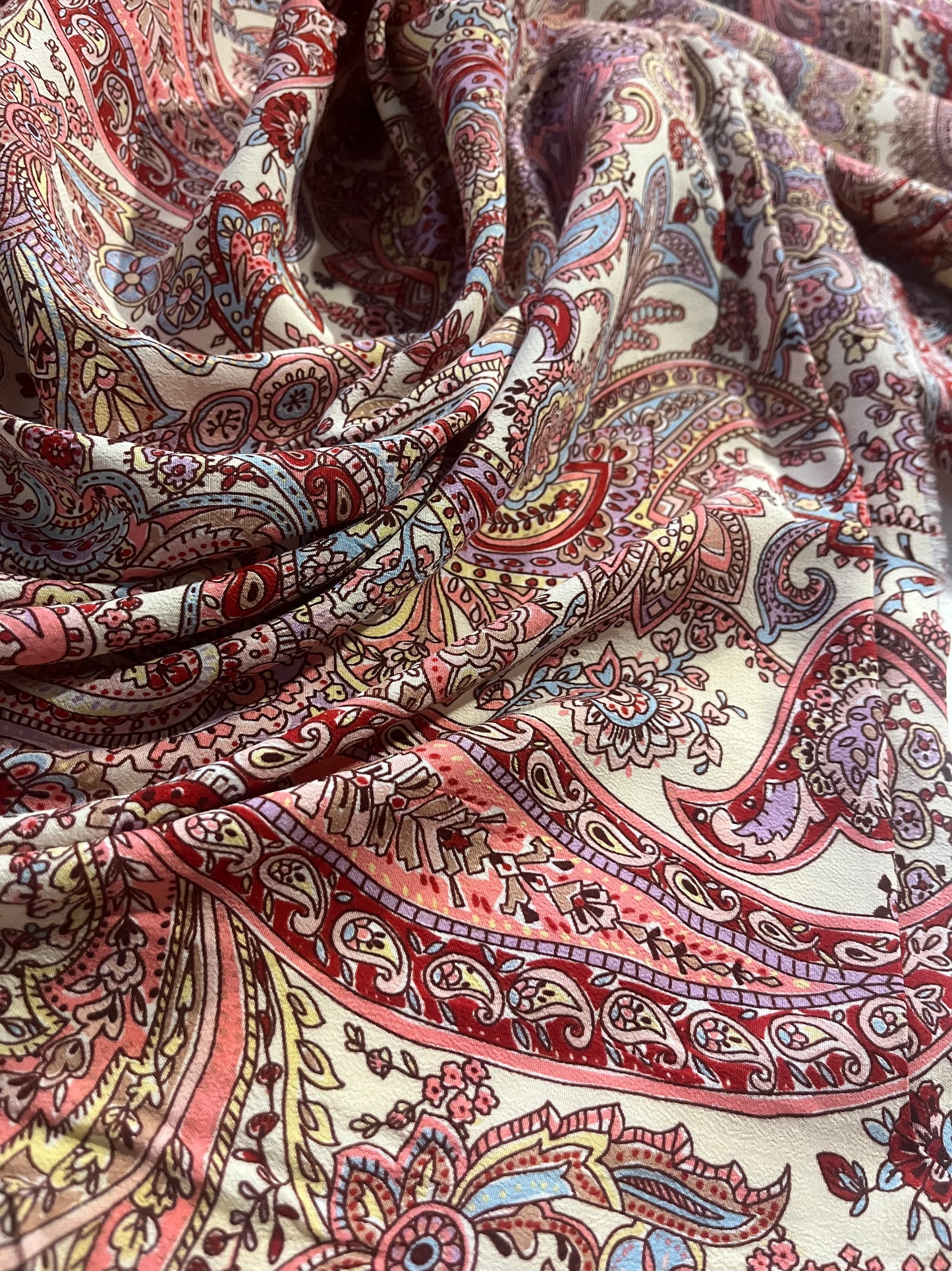 GASPARD 010 viscose crêpe cashemere design