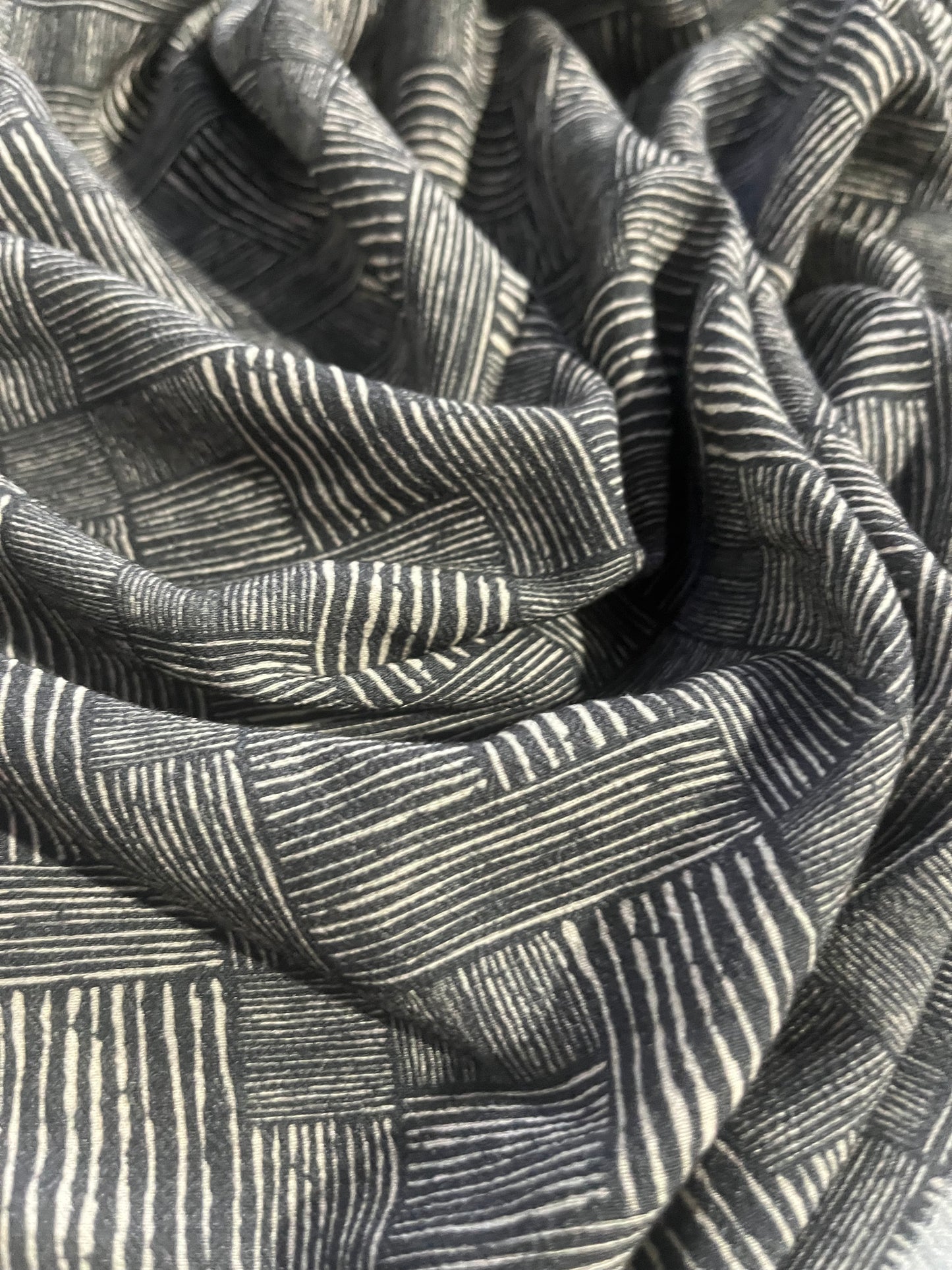 GASPARD 012 viscose crêpe imperfect lines