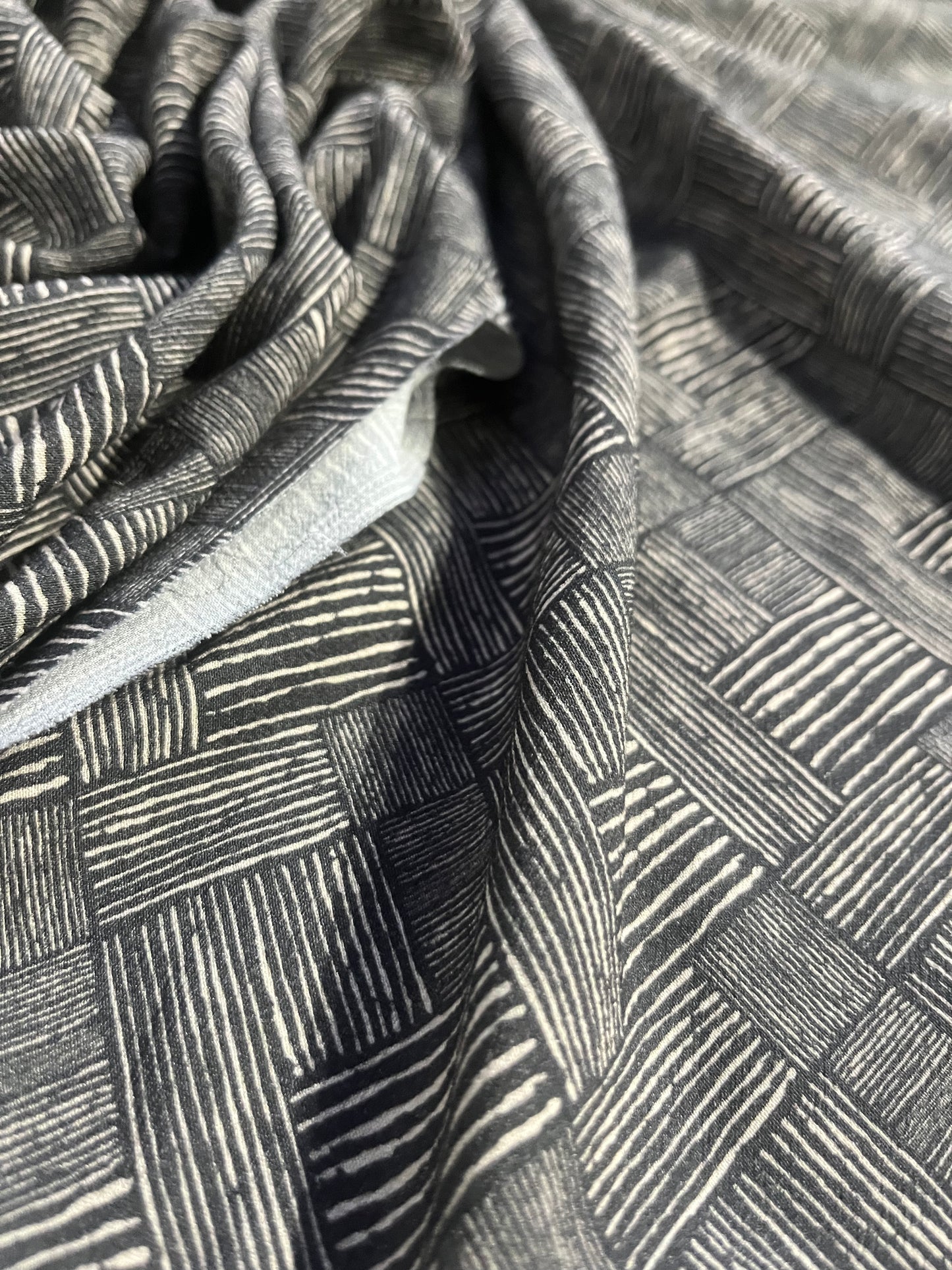 GASPARD 012 viscose crêpe imperfect lines
