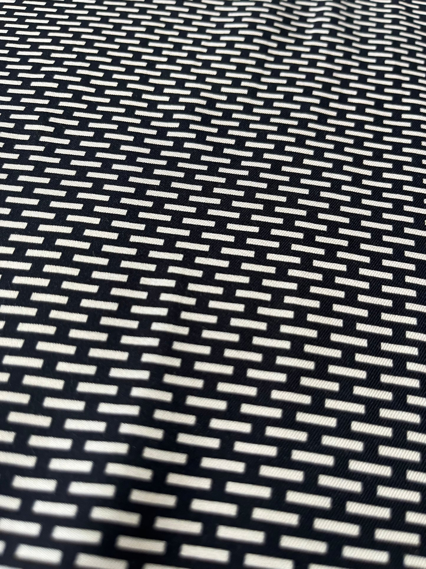 C02 viscose twill small black/cream design