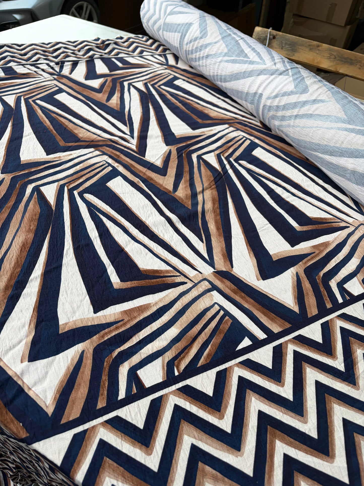 LULU 001 double border zig-zag print