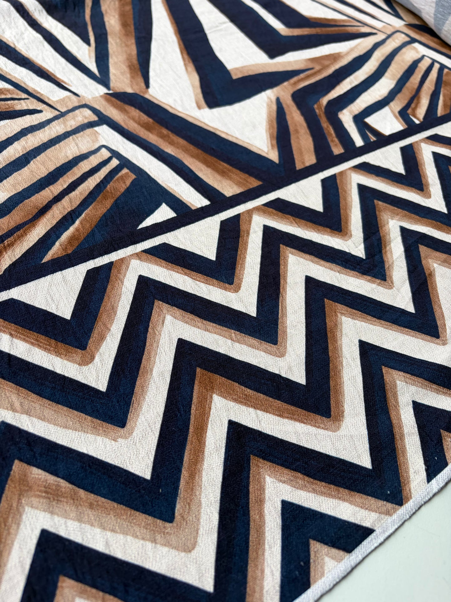 LULU 001 double border zig-zag print