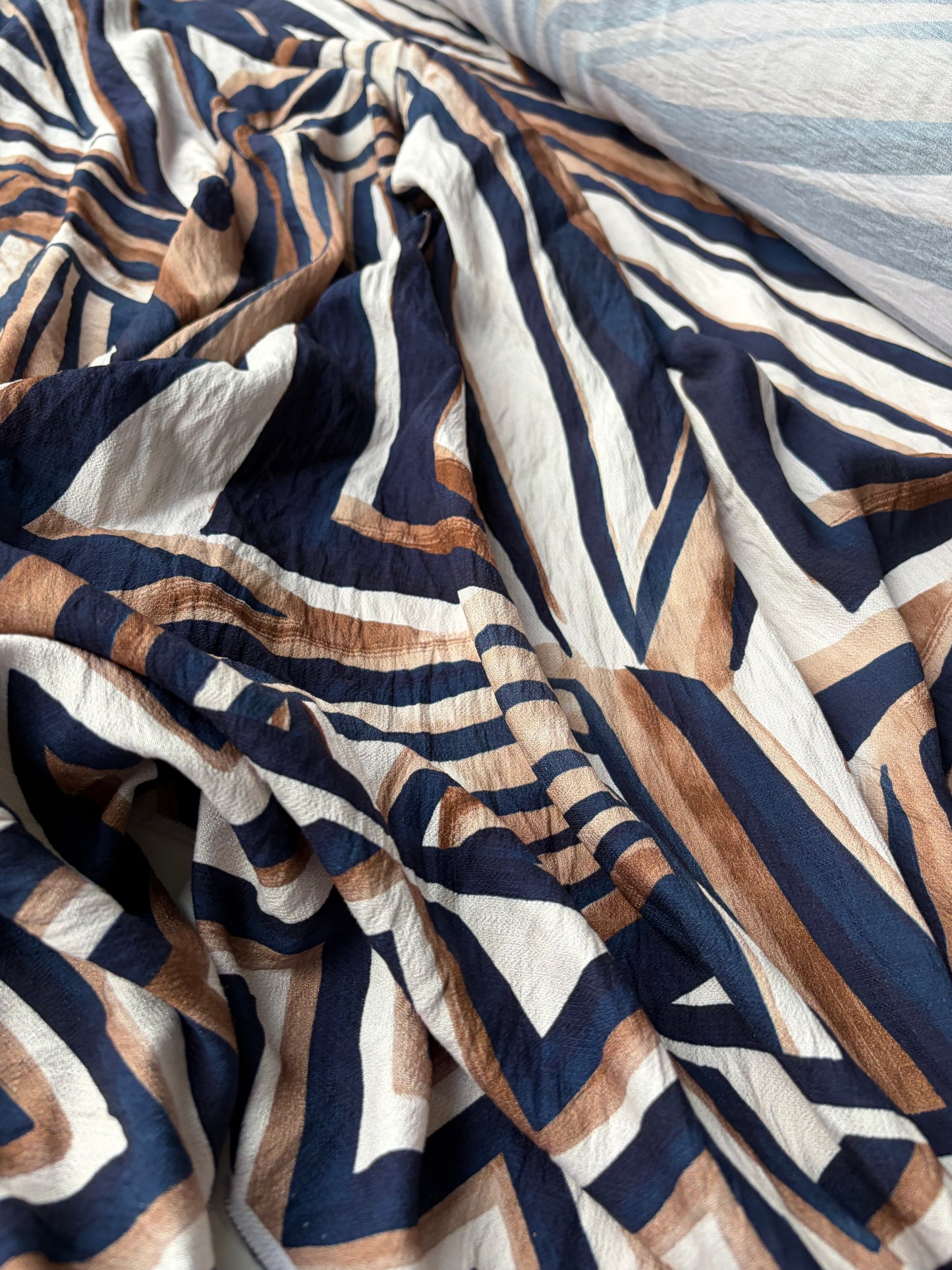LULU 001 double border zig-zag print