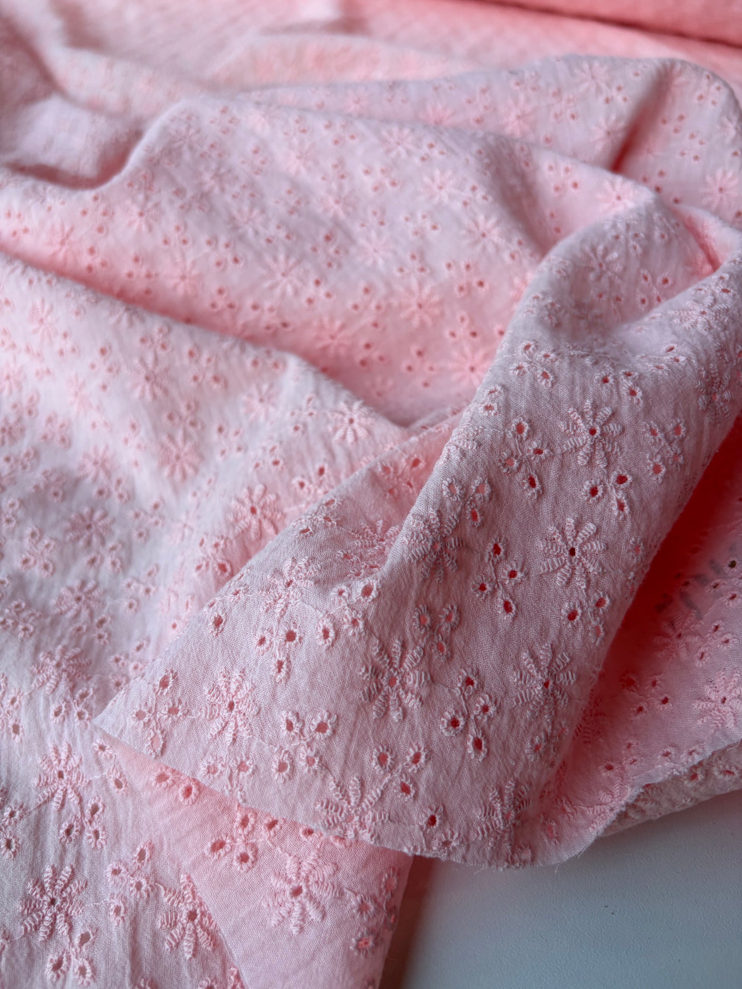MARGE 017 broderie Anglaise dusty pink