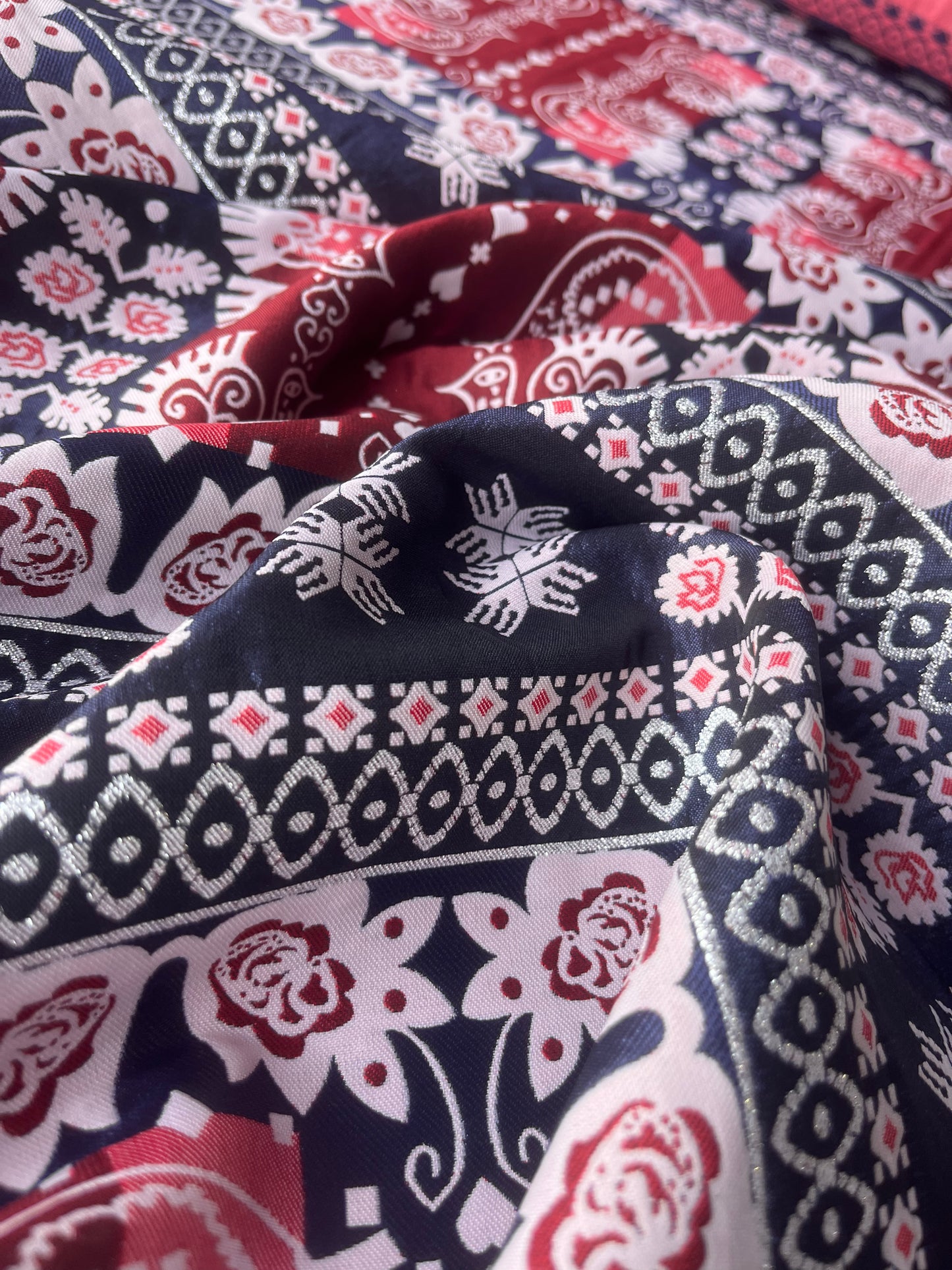 CELESTIN 027 shiny jacquard patchwork red/navy/silver