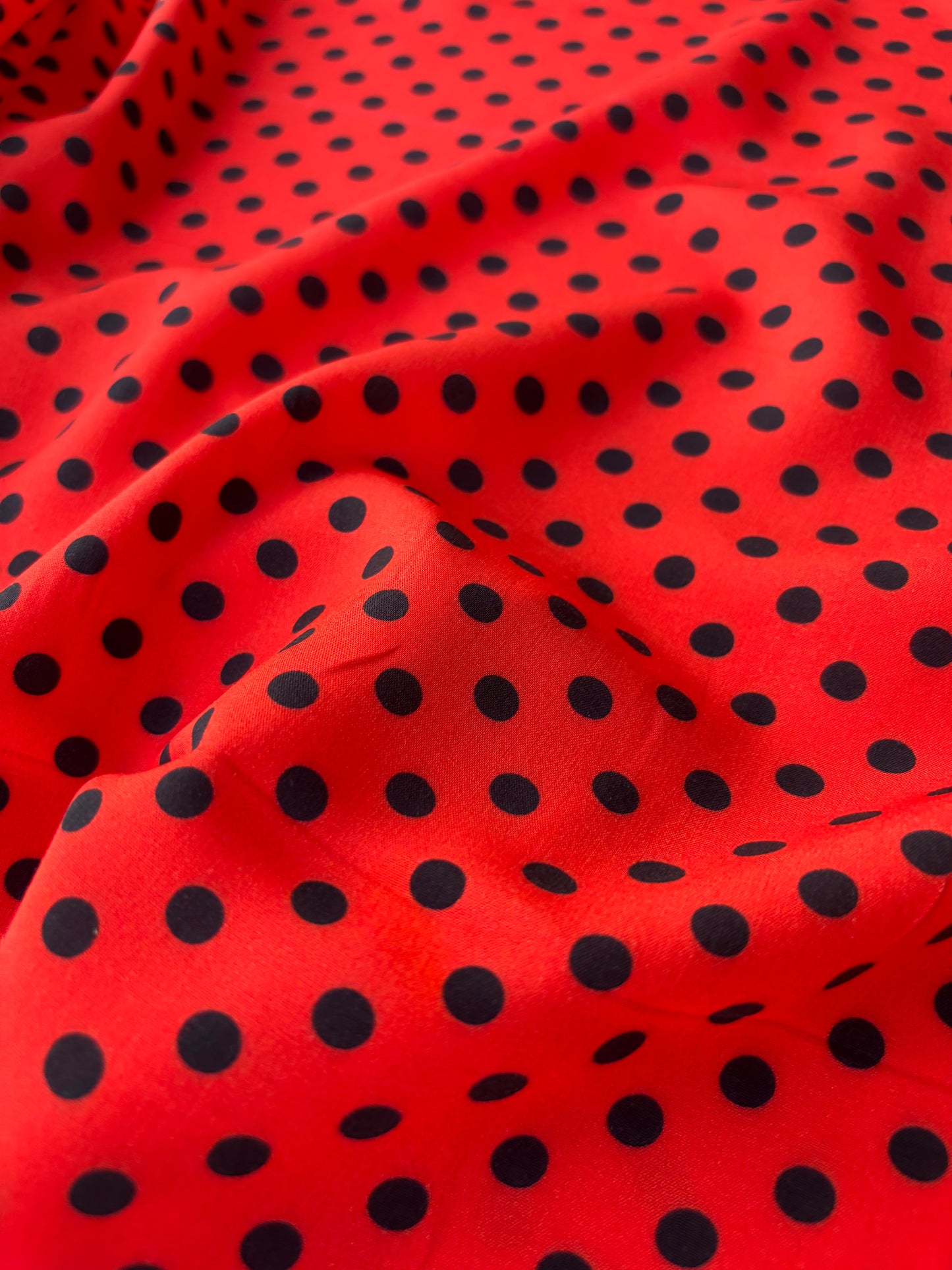MARGE 029 viscose red/black polkadots