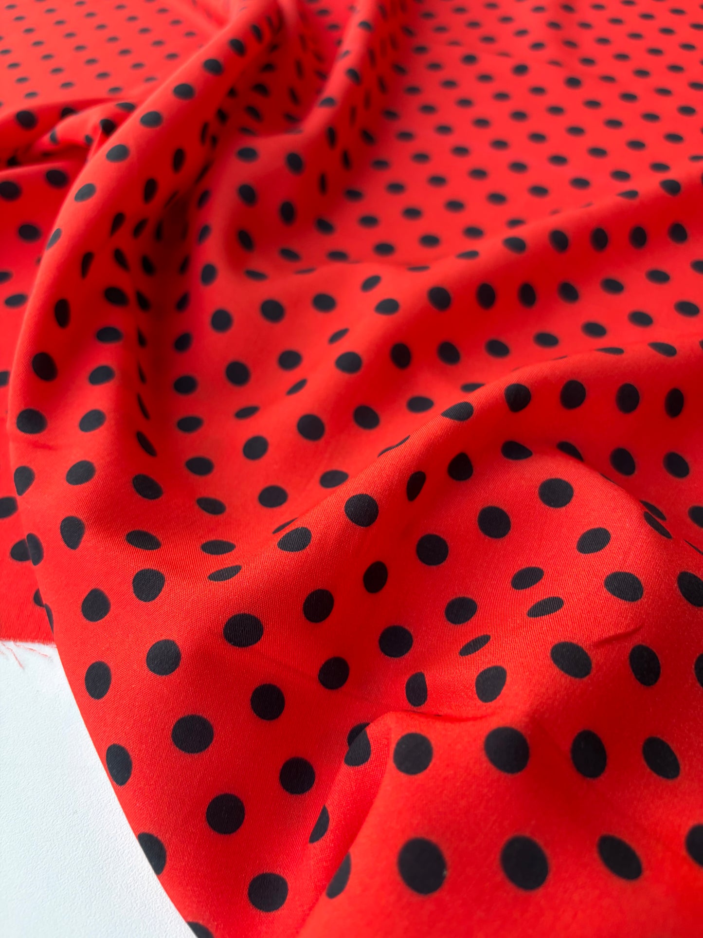 MARGE 029 viscose red/black polkadots
