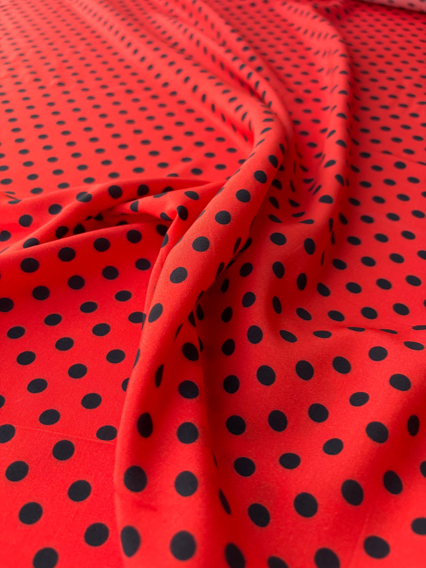 MARGE 029 viscose red/black polkadots