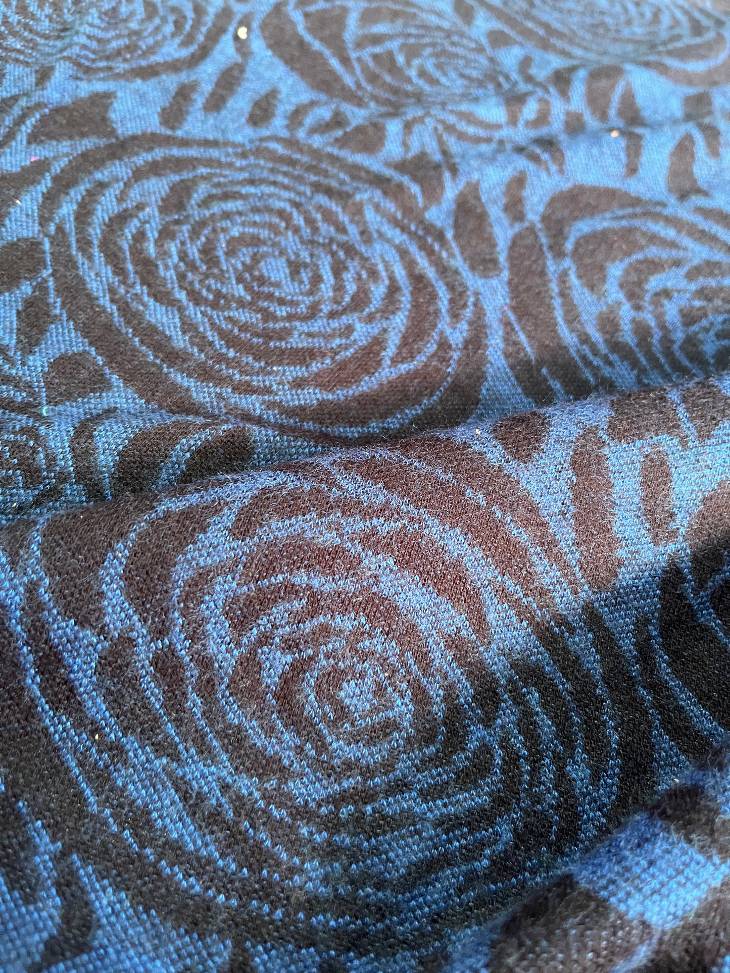 P003 Jersey jacquard blue/black roses