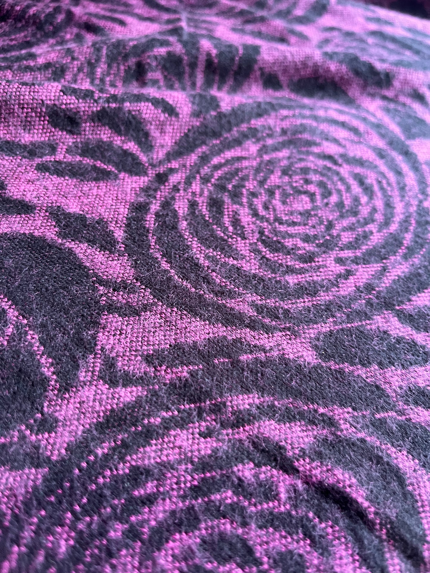 P003 Jersey jacquard pink/black roses