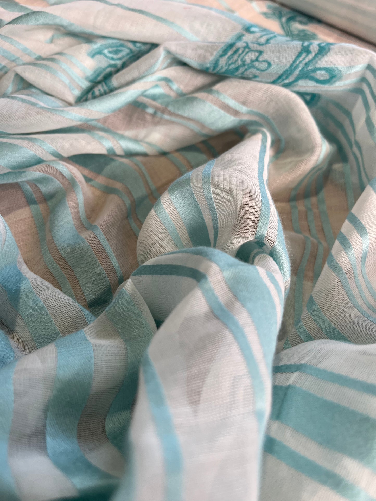 G01 can 402 silk voile with stripes