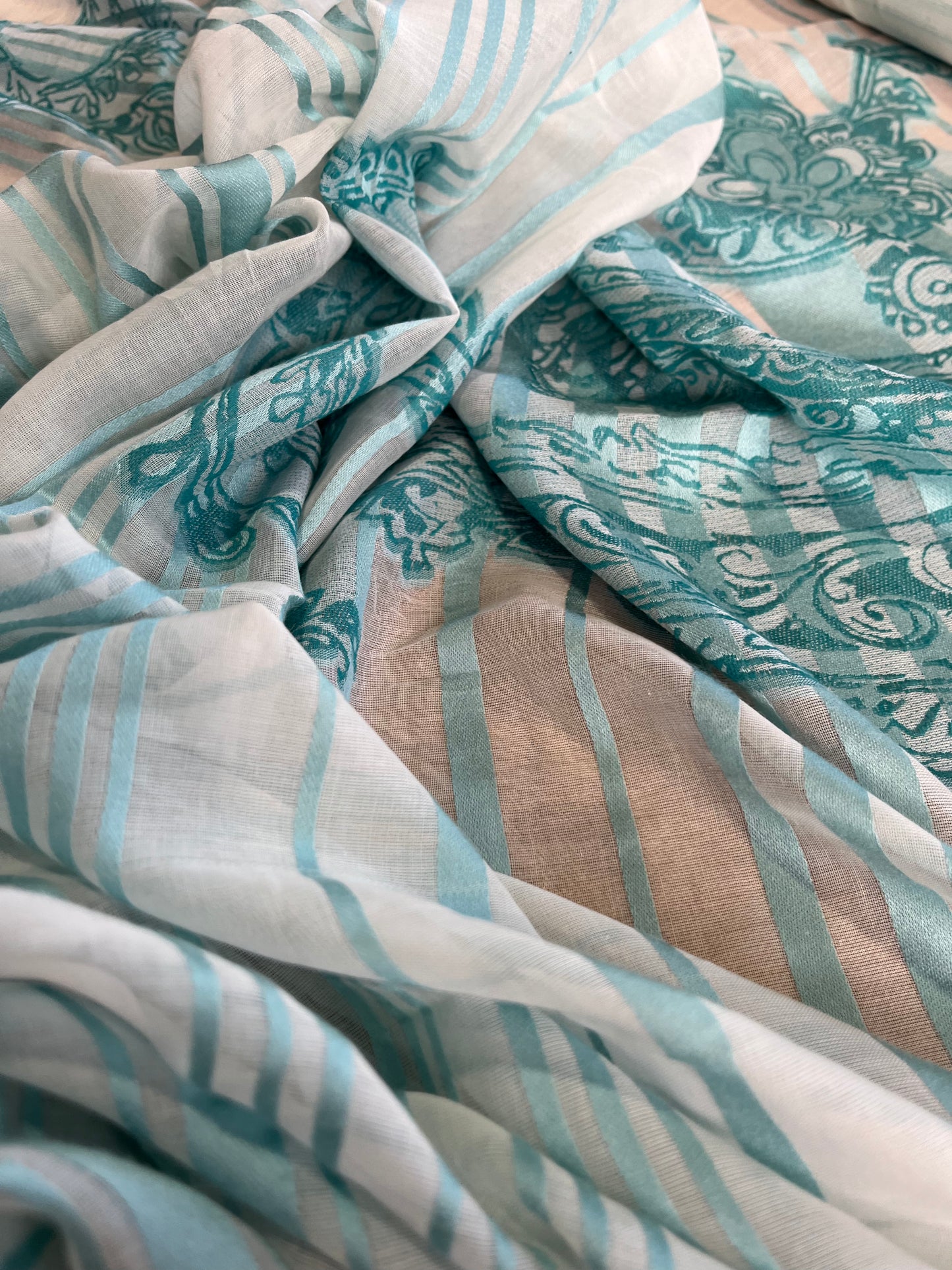 G01 can 402 silk voile with stripes