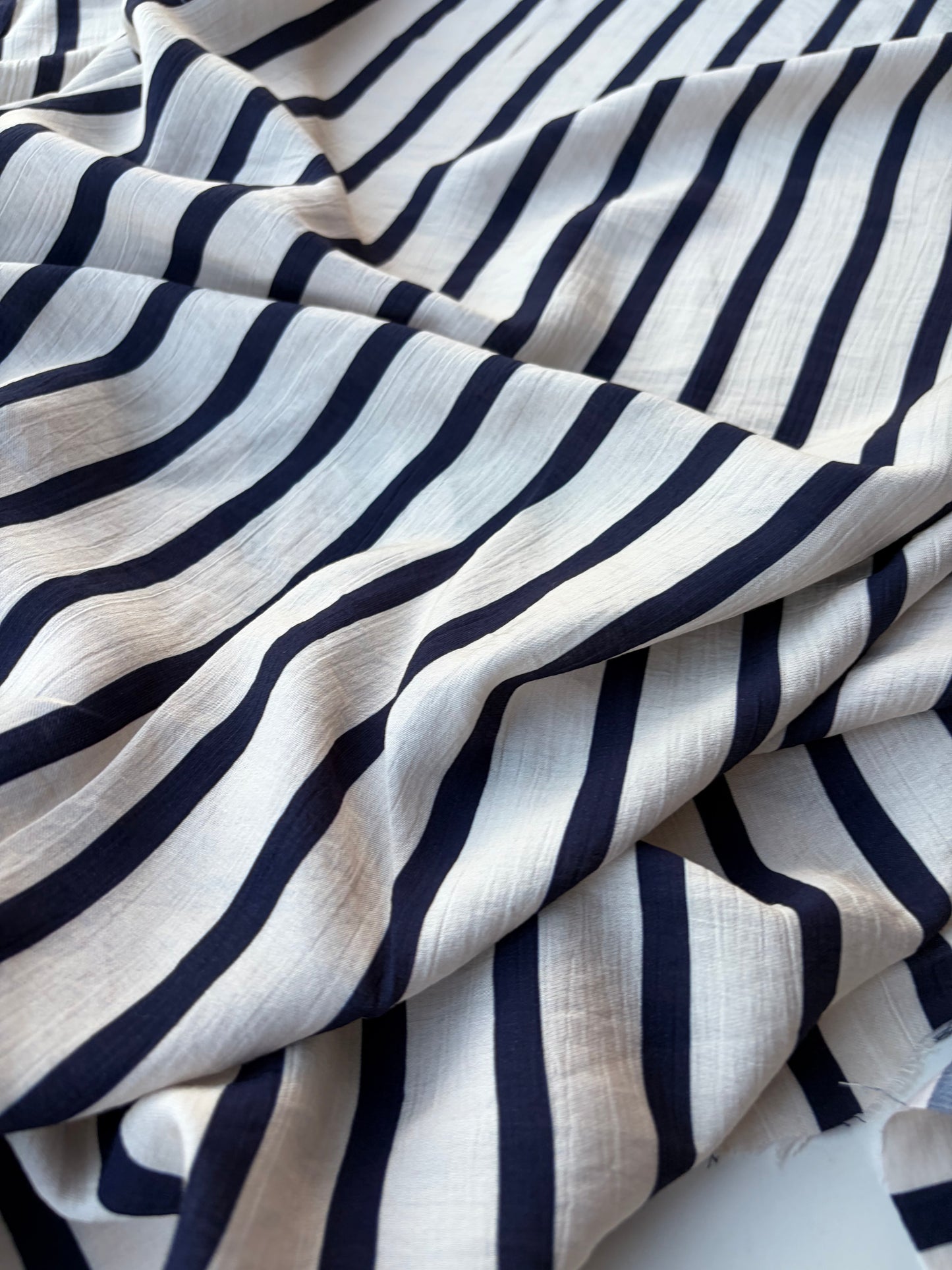MARGE 034 viscose crepon navy stripes