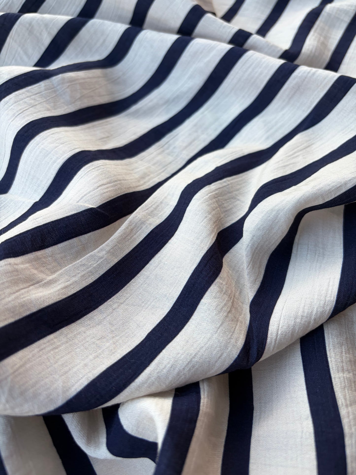 MARGE 034 viscose crepon navy stripes