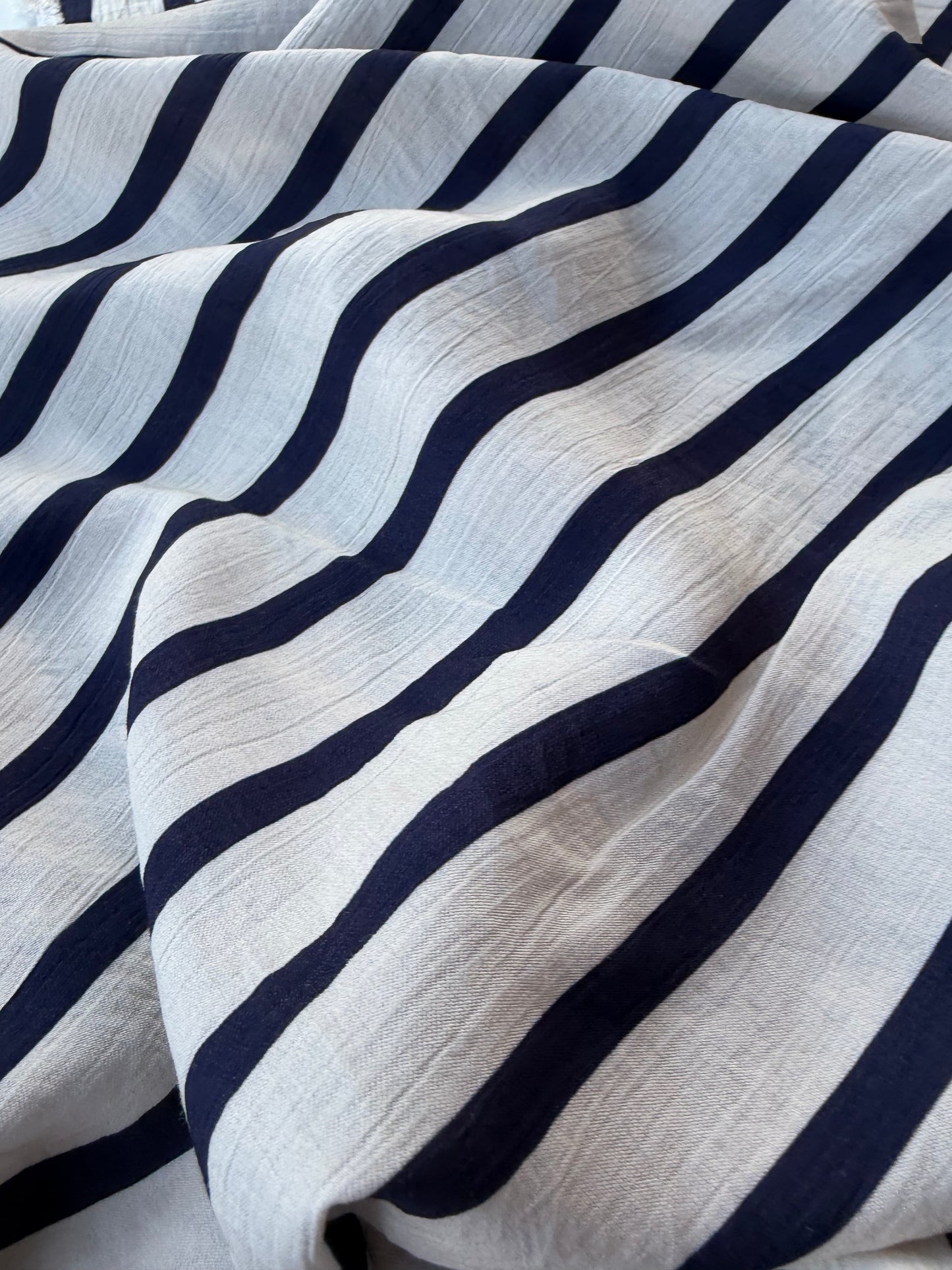 MARGE 034 viscose crepon navy stripes
