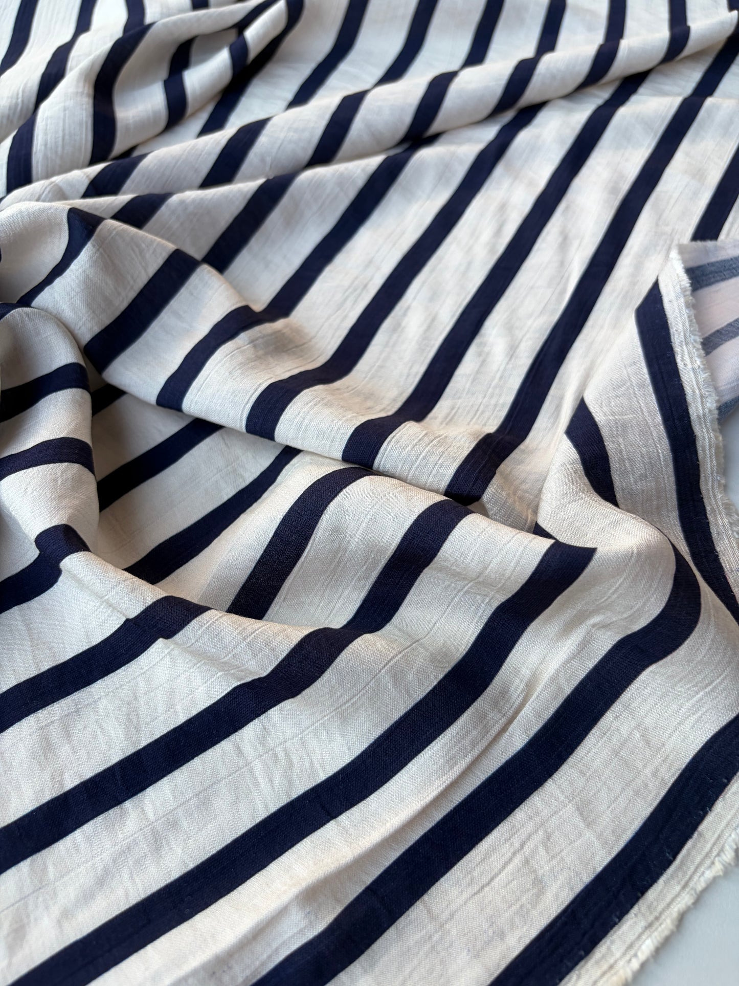 MARGE 034 viscose crepon navy stripes