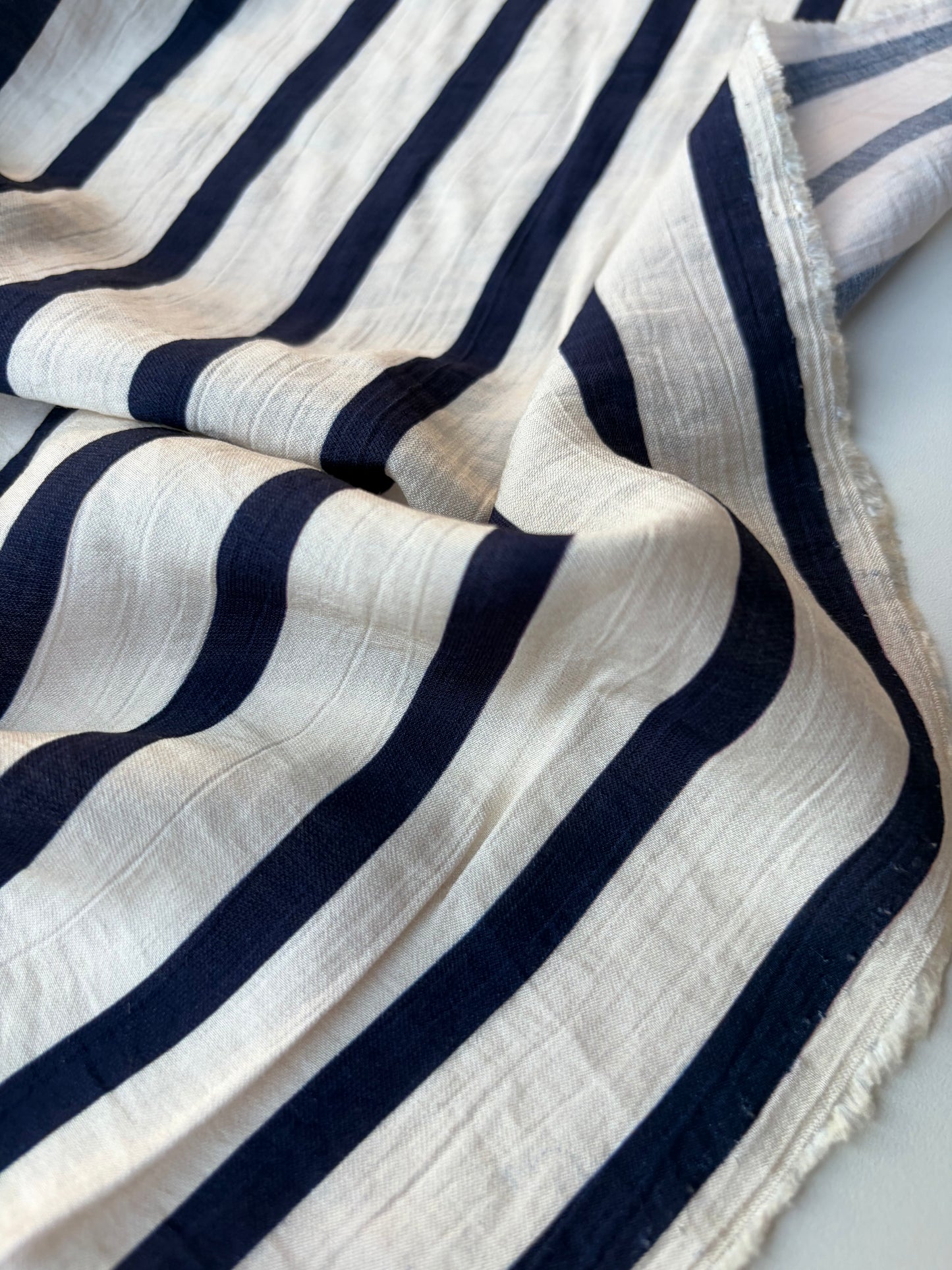 MARGE 034 viscose crepon navy stripes