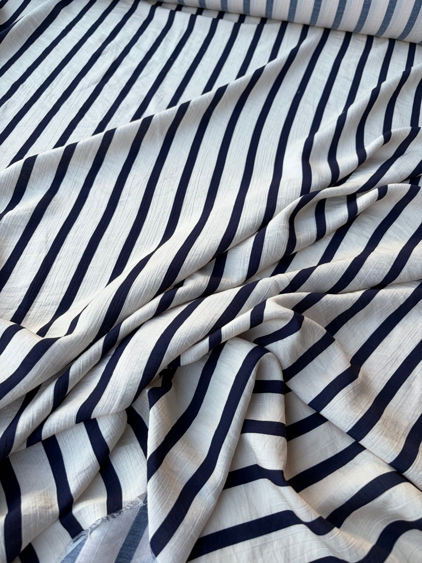 MARGE 034 viscose crepon navy stripes