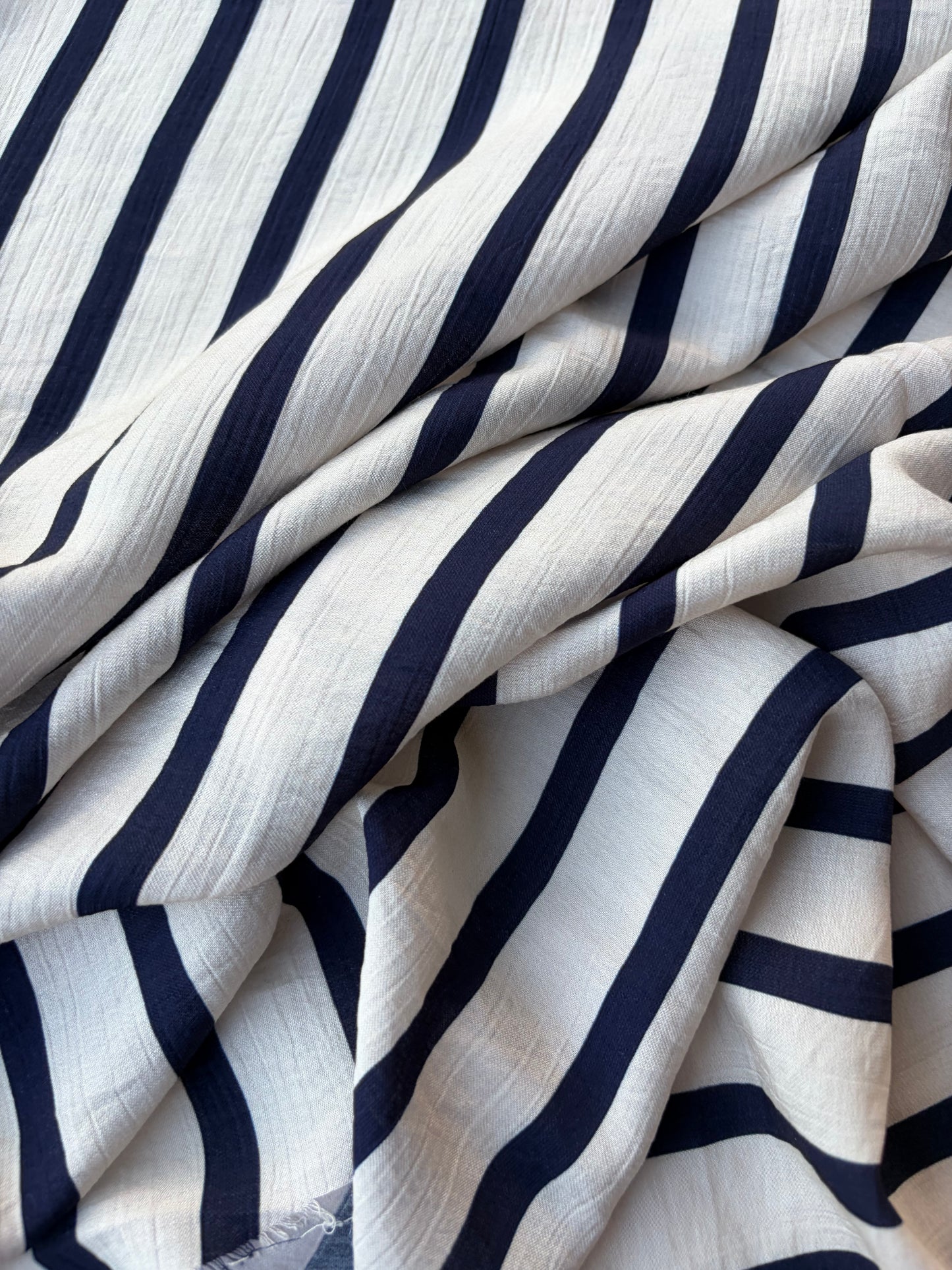 MARGE 034 viscose crepon navy stripes