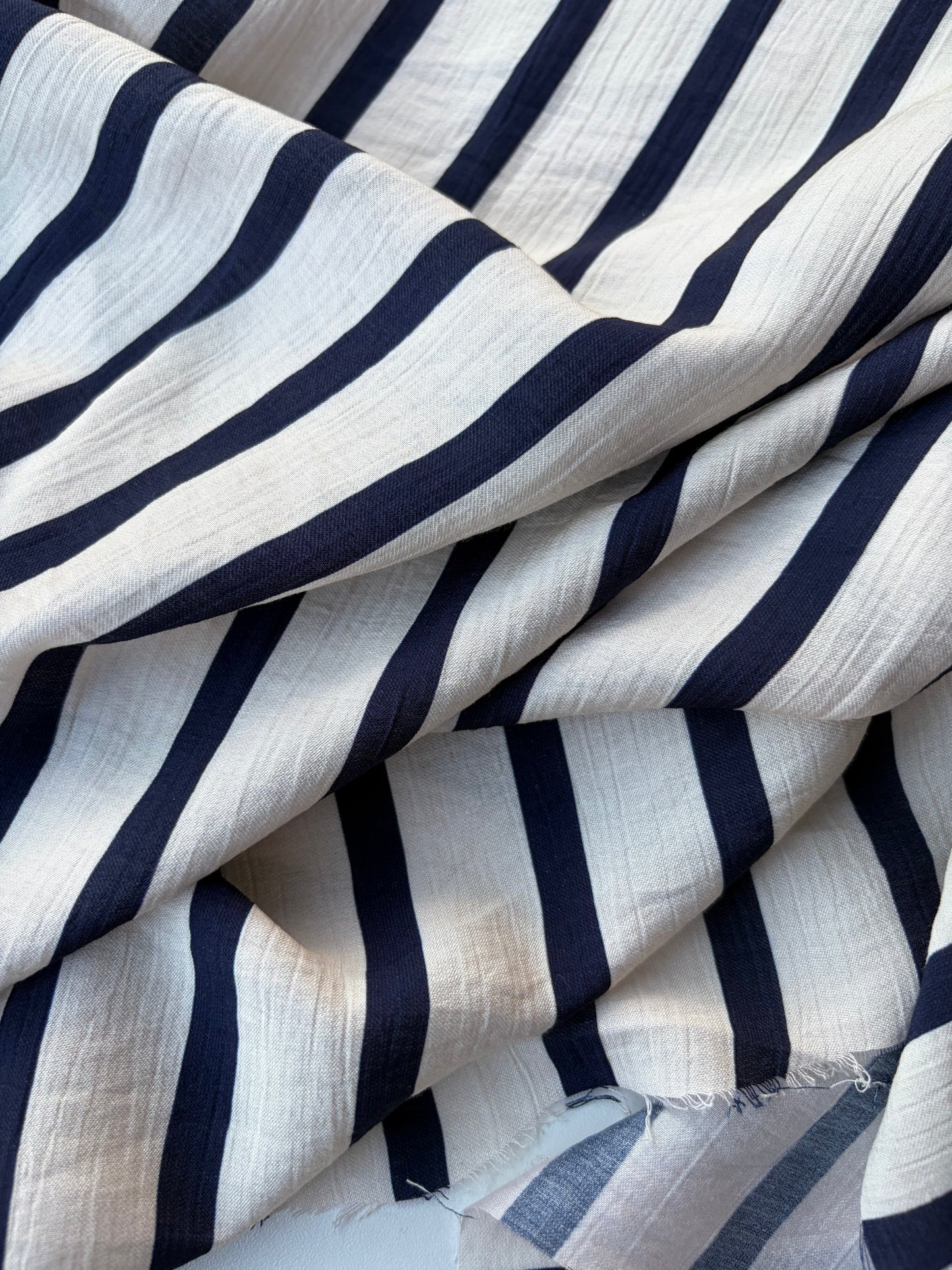 MARGE 034 viscose crepon navy stripes