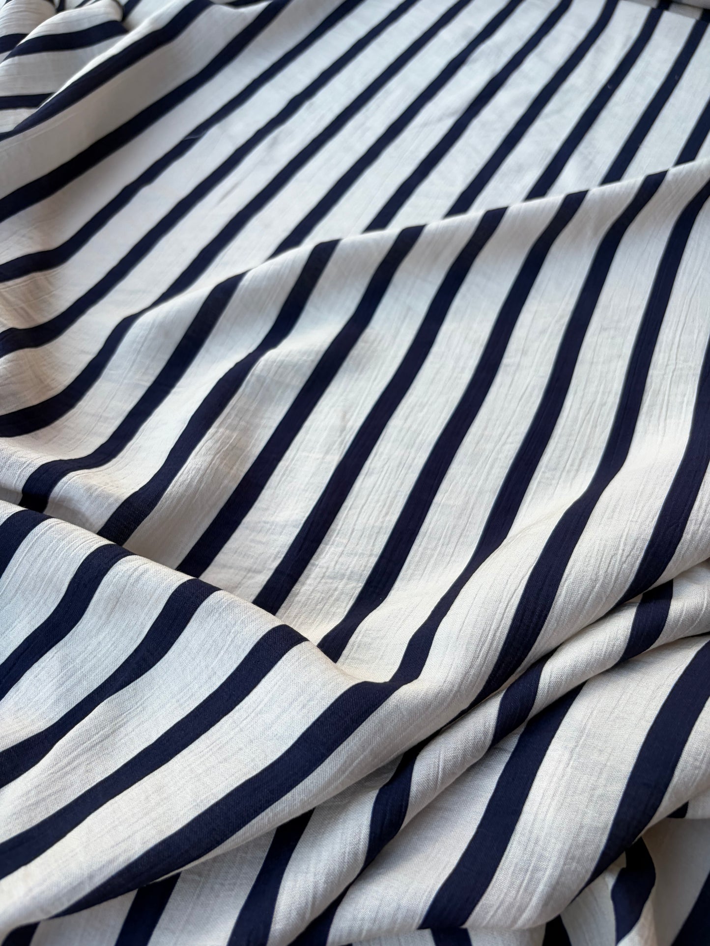 MARGE 034 viscose crepon navy stripes
