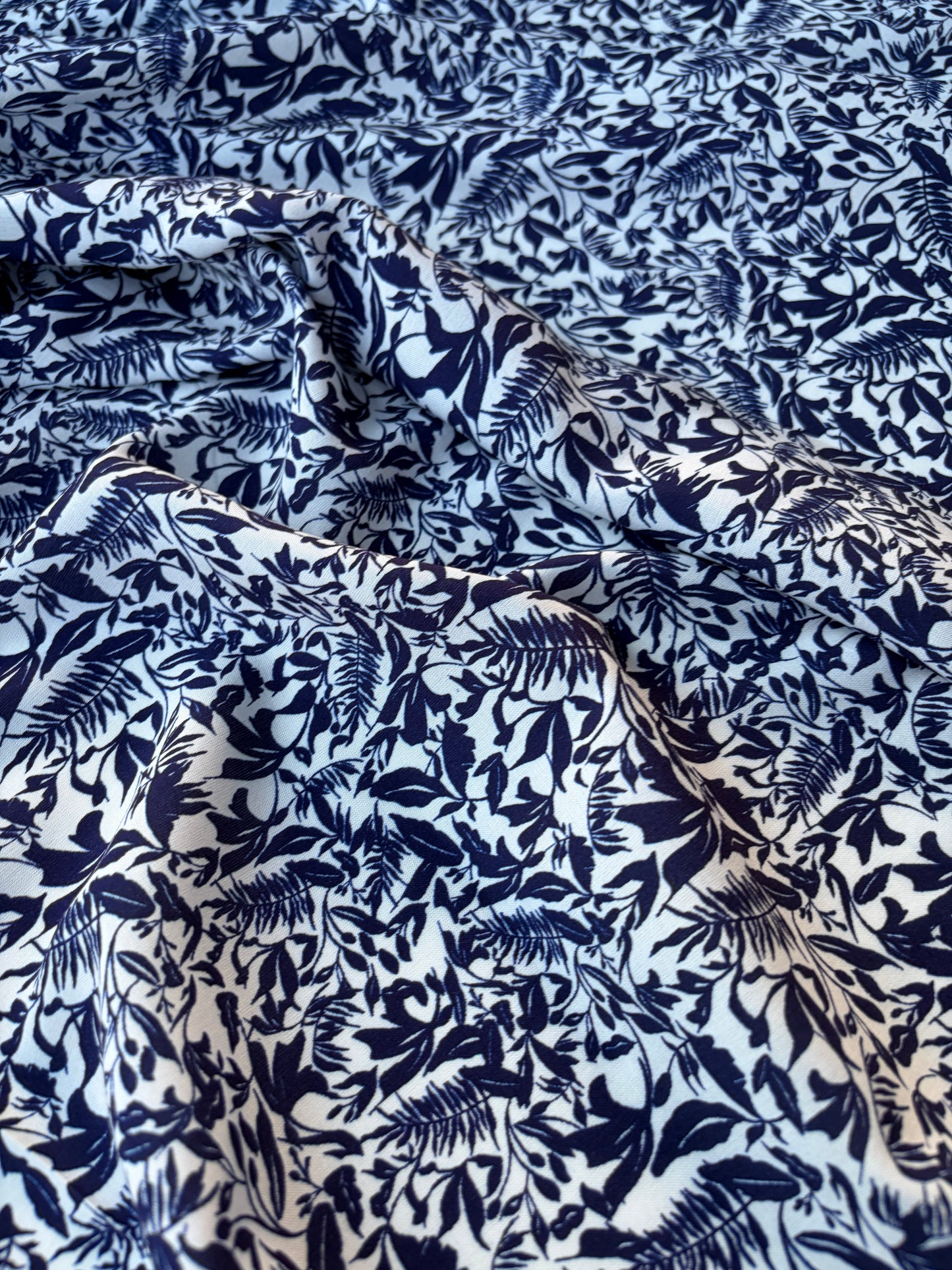 MARGE 037 viscose with small navy flowers