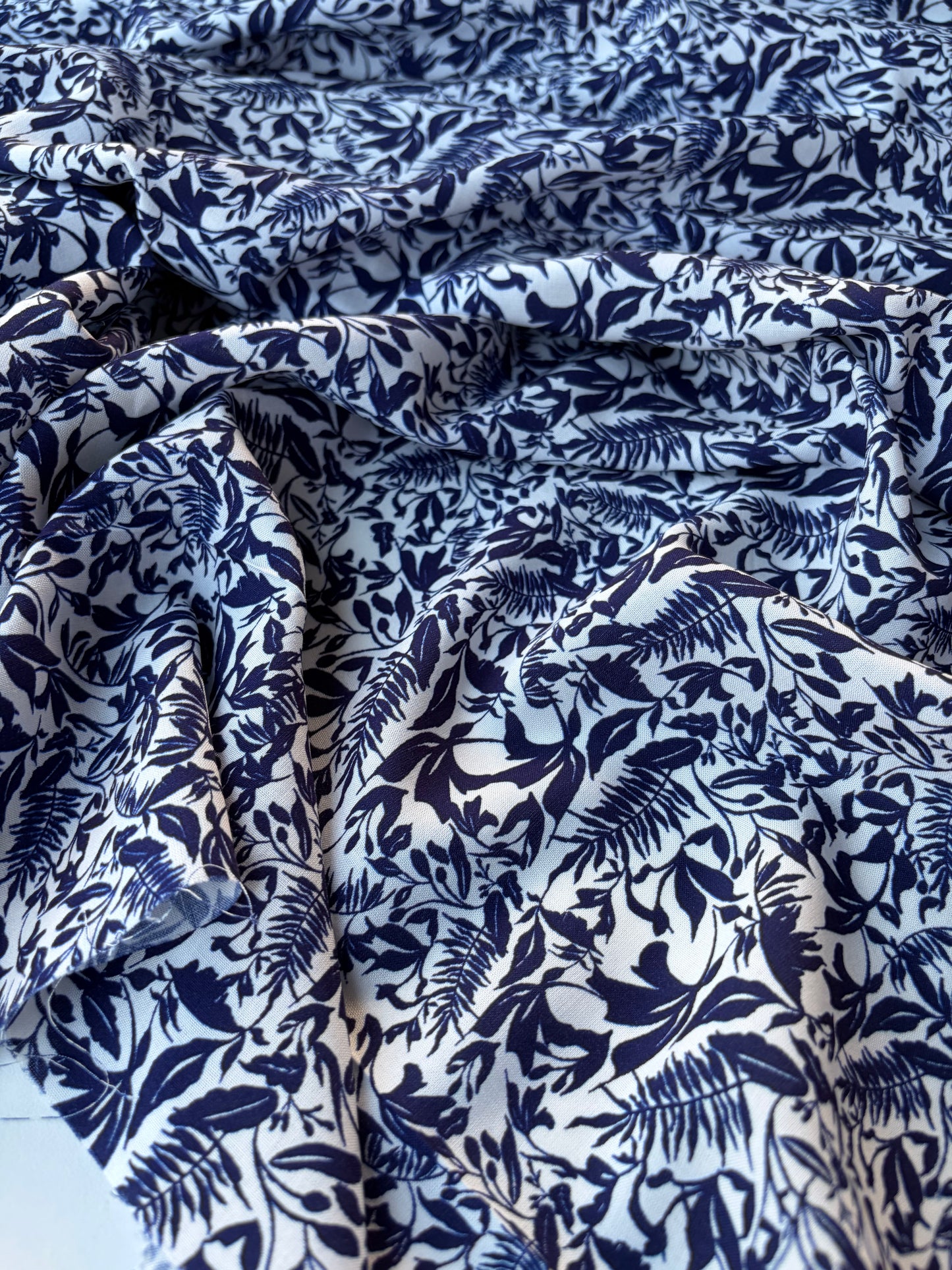 MARGE 037 viscose with small navy flowers