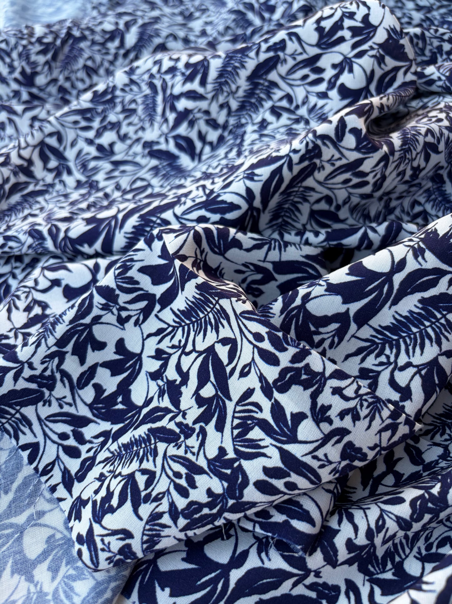 MARGE 037 viscose with small navy flowers