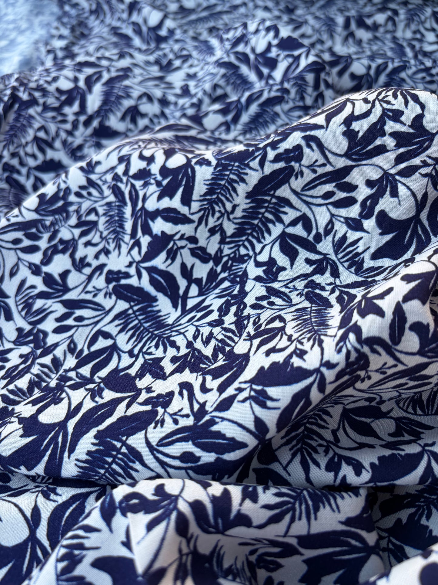 MARGE 037 viscose with small navy flowers