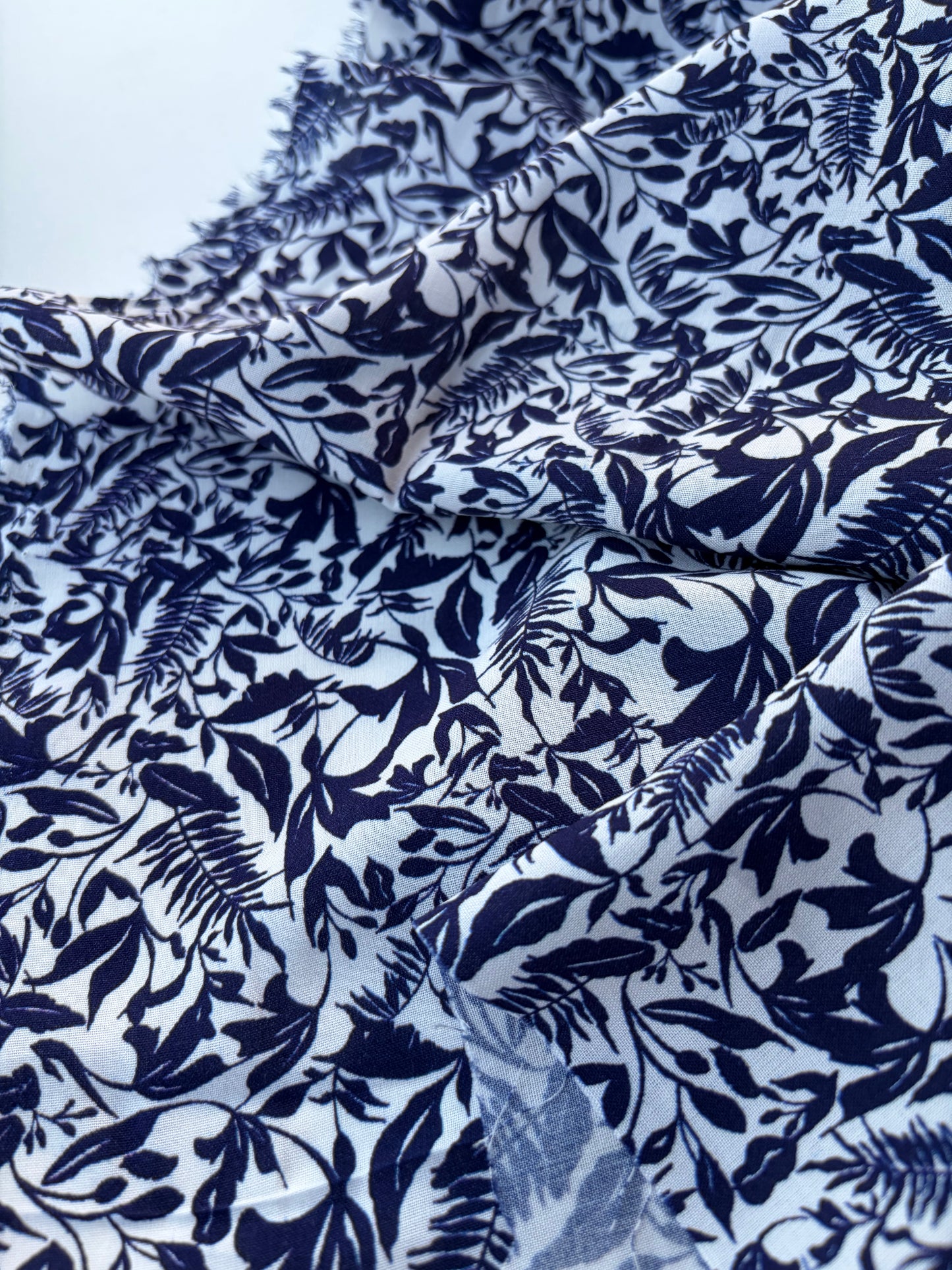 MARGE 037 viscose with small navy flowers