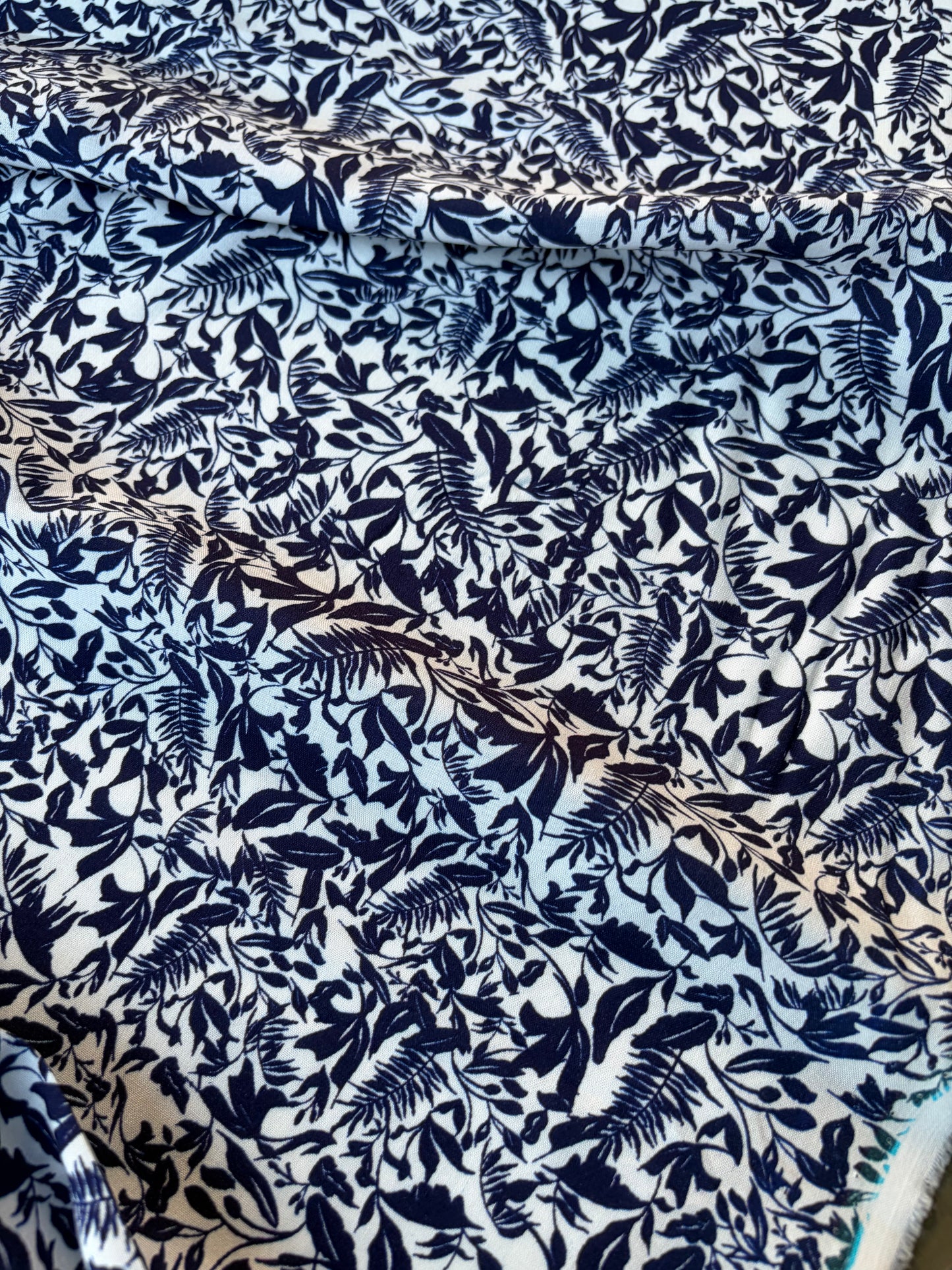 MARGE 037 viscose with small navy flowers