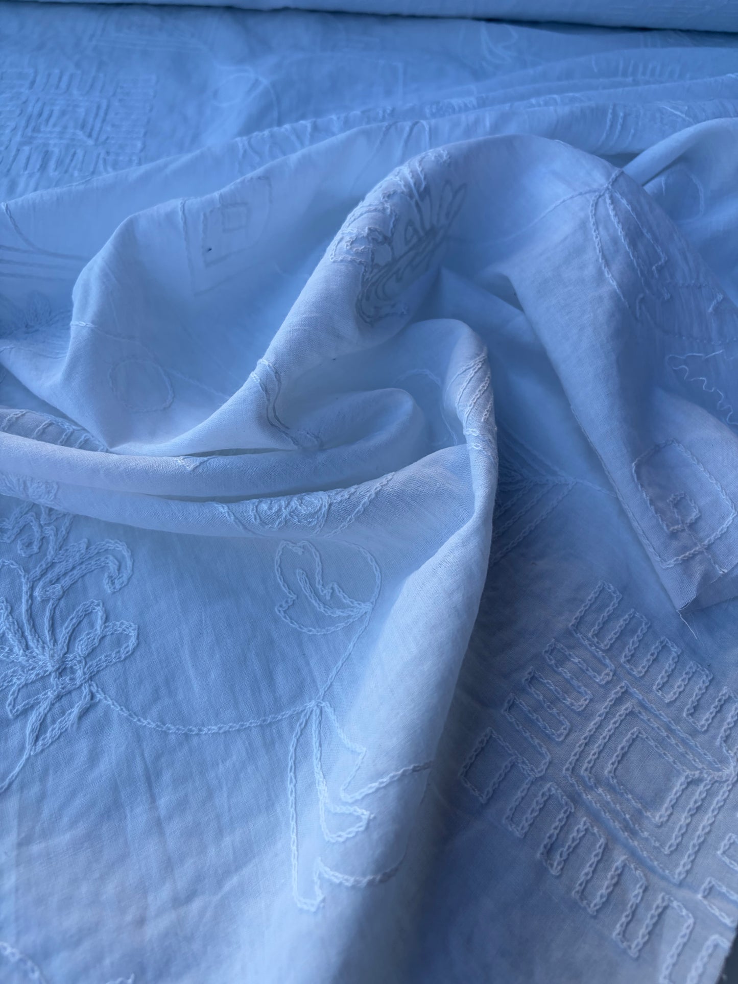 MARGE 037 broderie Anglaise white