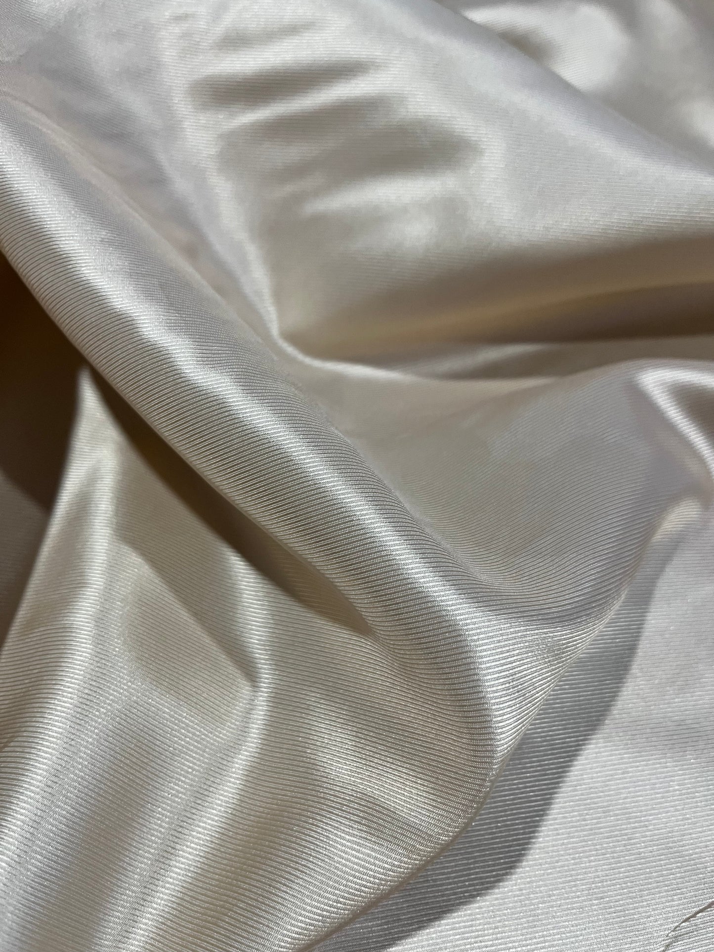 F01 CAN 413 viscose twill satin champagne