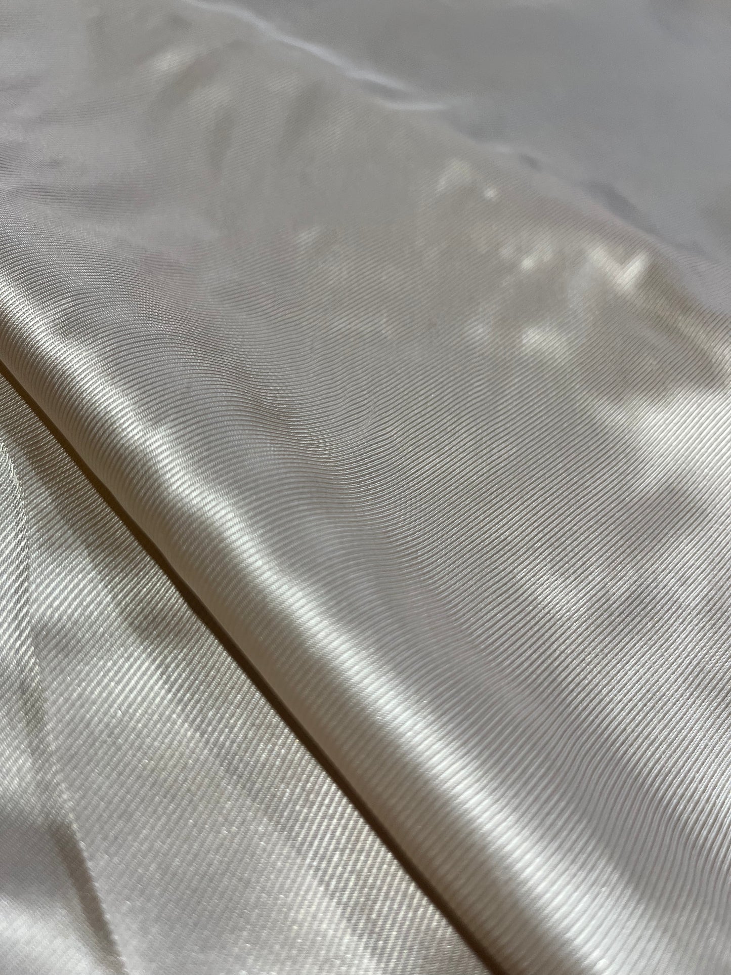 F01 CAN 413 viscose twill satin champagne