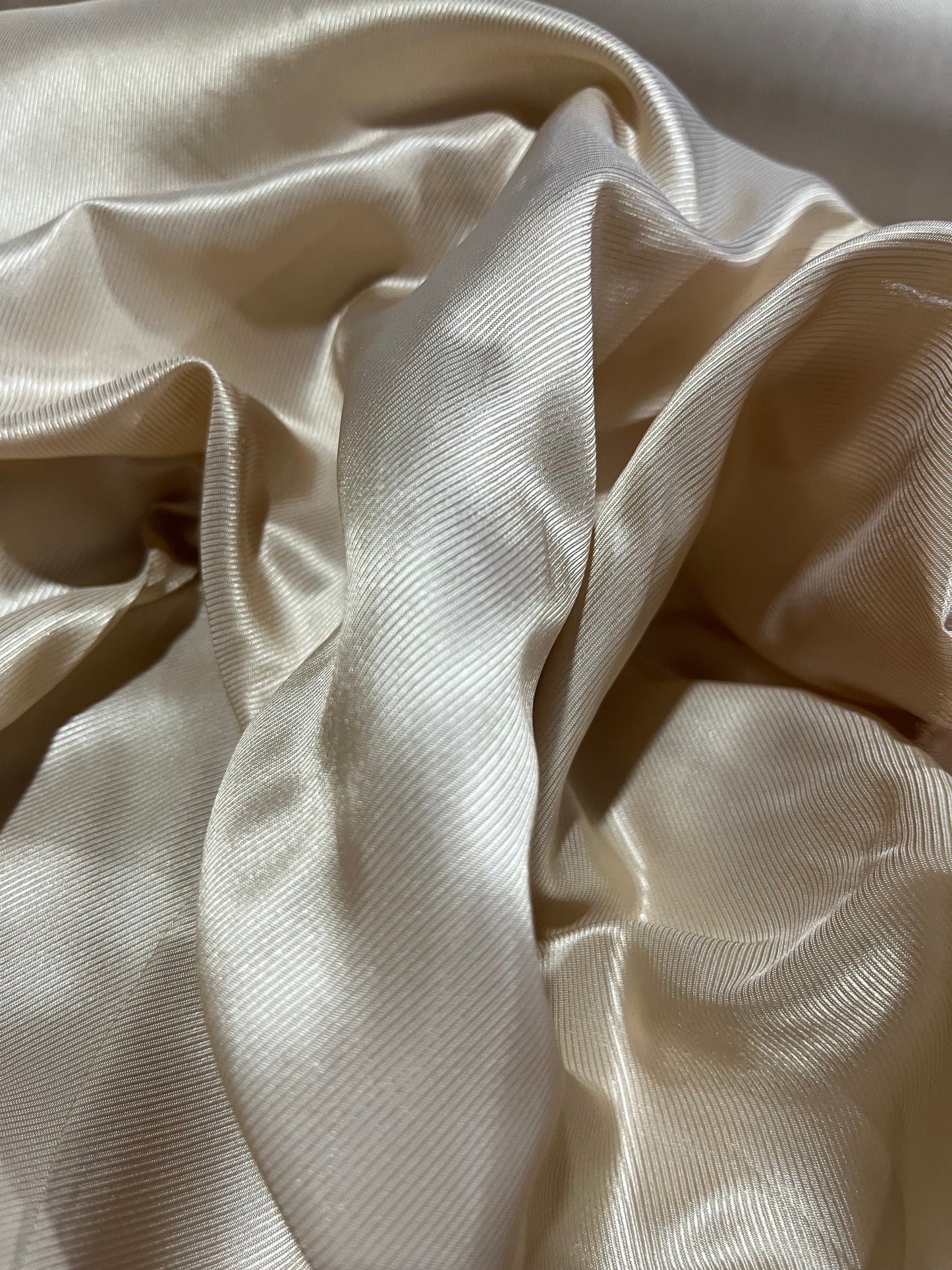 F01 CAN 413 viscose twill satin champagne