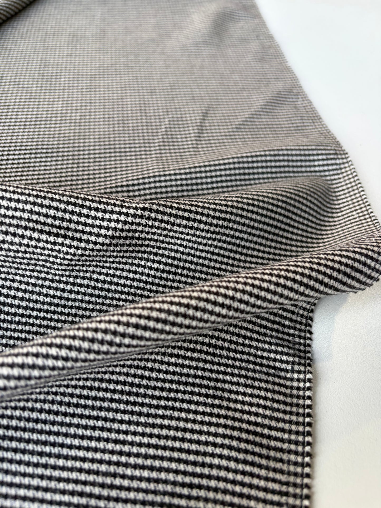 MORTY 010 black/white pied de poule stretch with wool