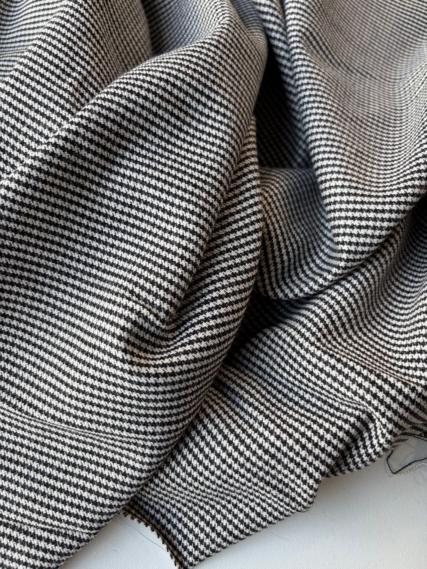 MORTY 010 black/white pied de poule stretch with wool