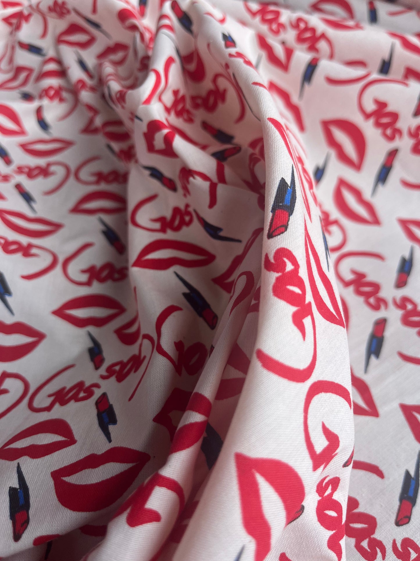 BILLY 019  poplin cotton "kissing lips"