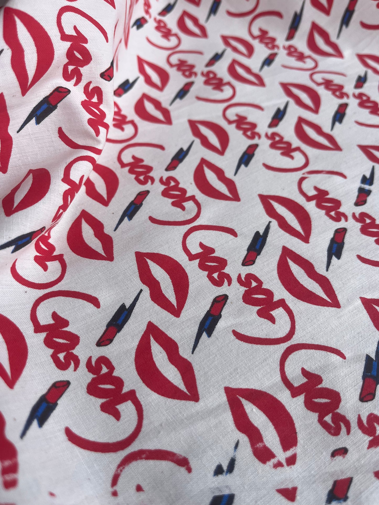 BILLY 019  poplin cotton "kissing lips"