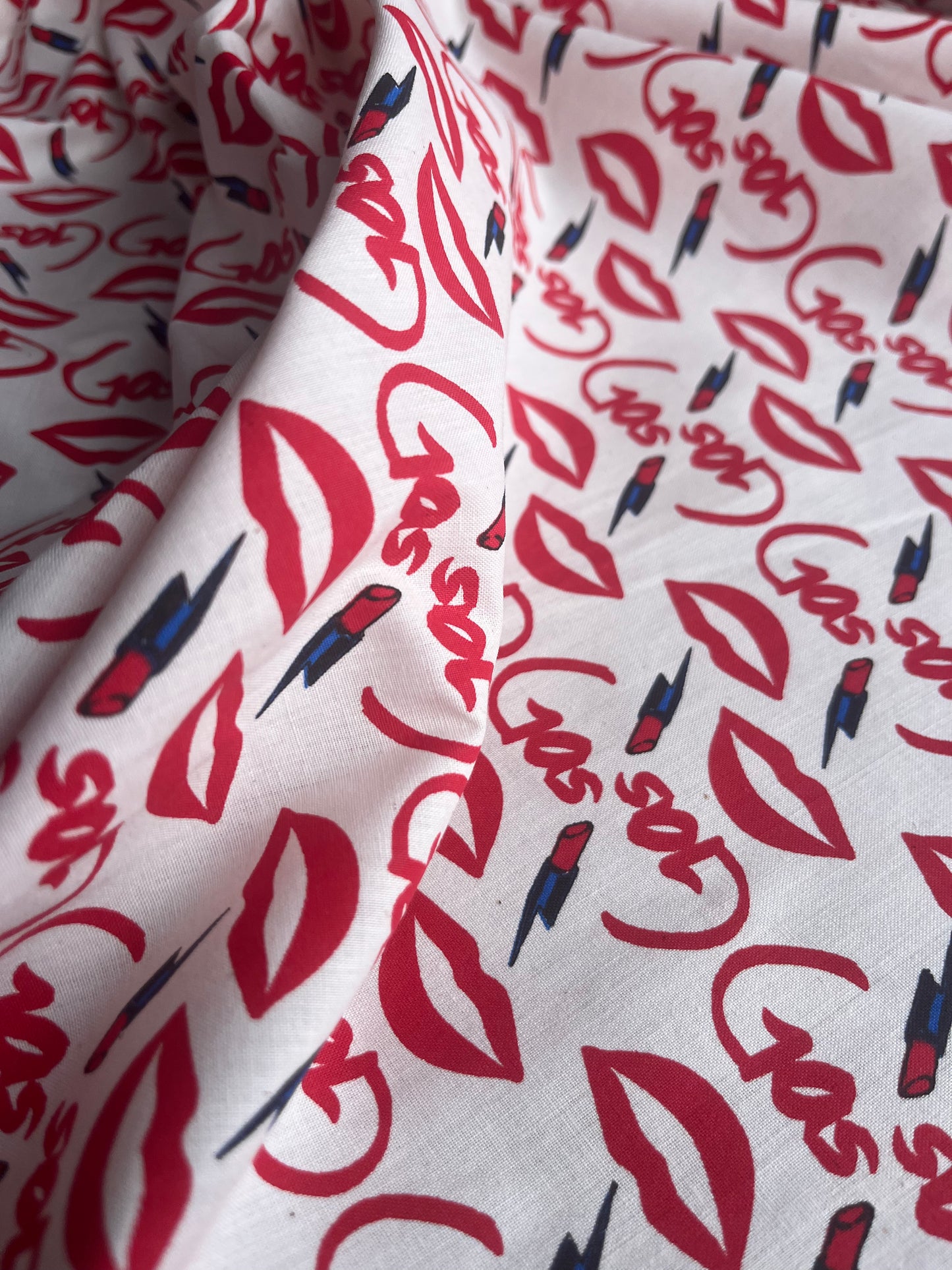 BILLY 019  poplin cotton "kissing lips"