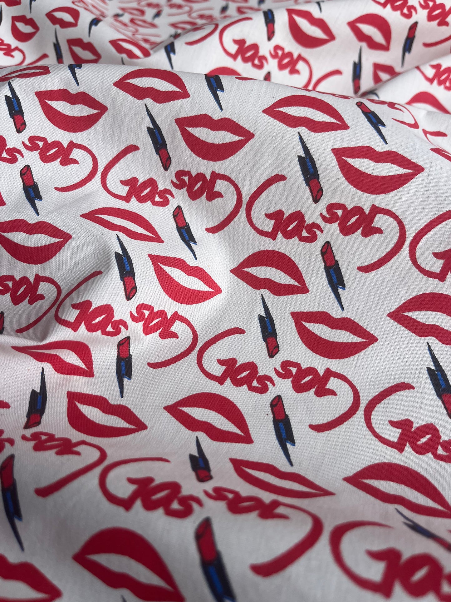 BILLY 019  poplin cotton "kissing lips"