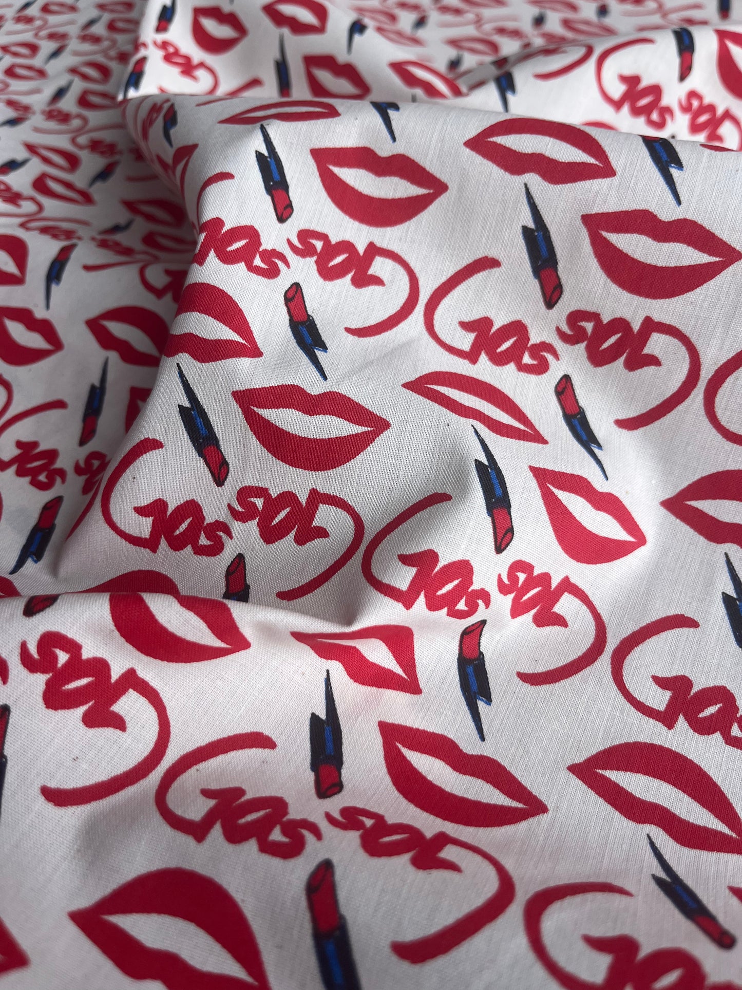 BILLY 019  poplin cotton "kissing lips"